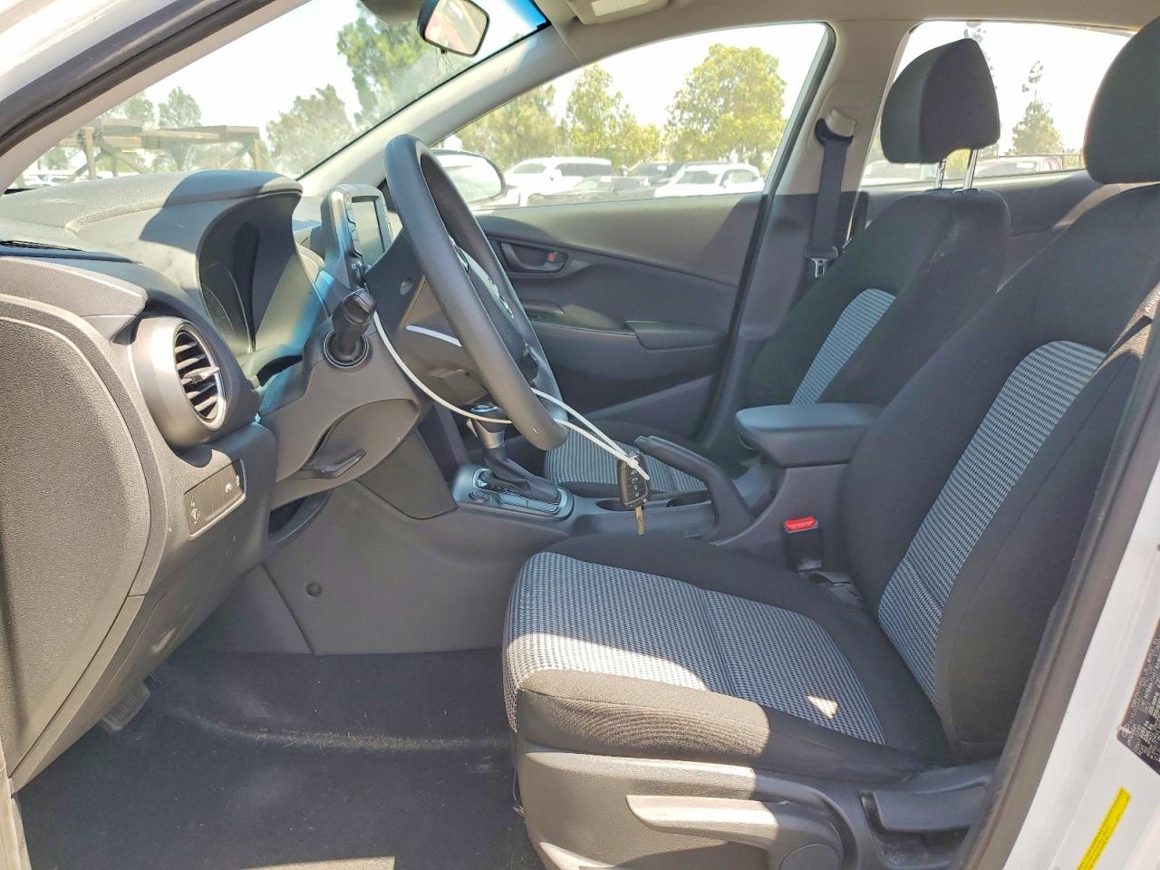 2021 Hyundai Kona Se White vin: KM8K12AA8MU722898