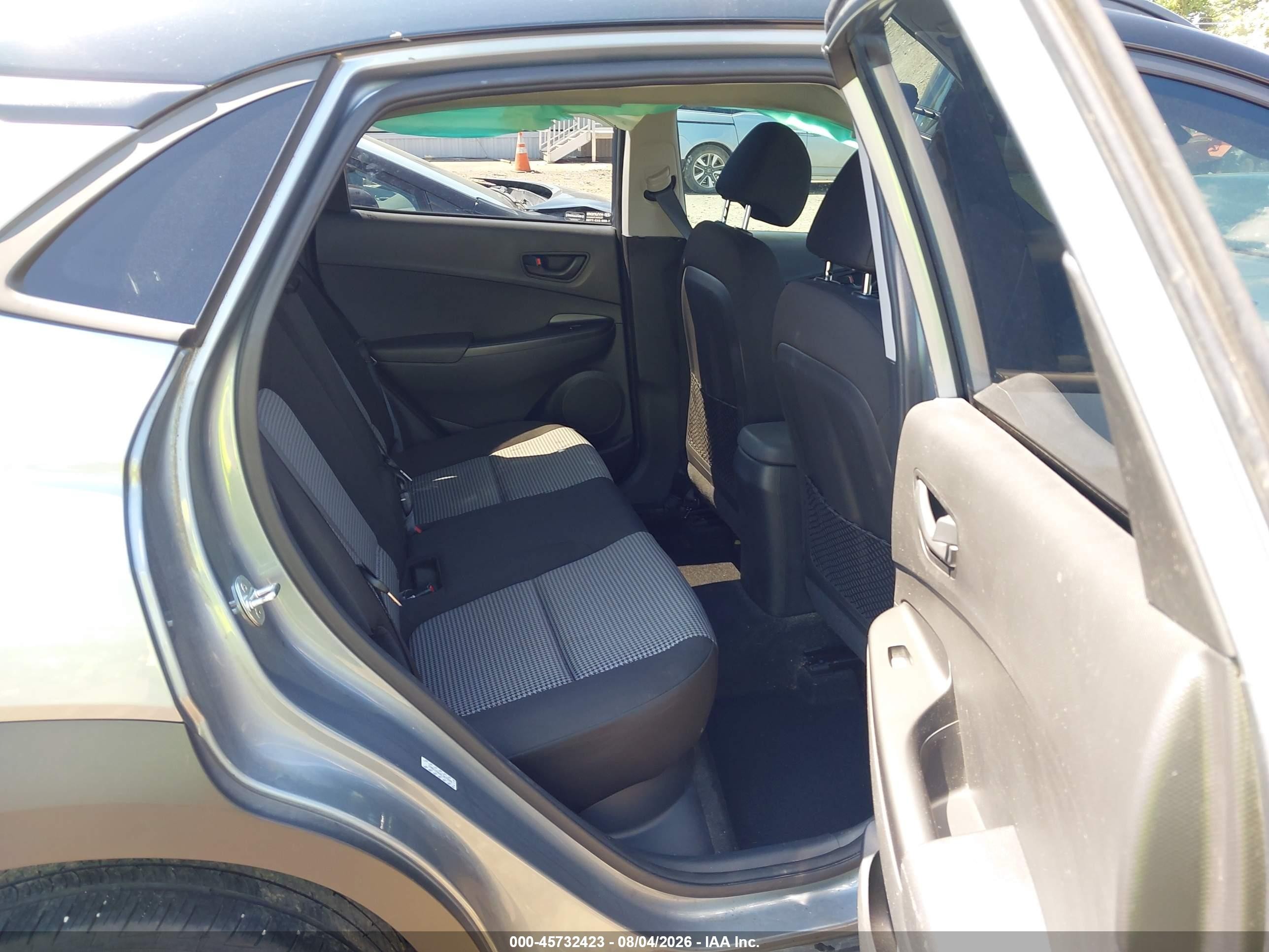 2020 Hyundai Kona Sel Silver vin: KM8K22AA2LU573397