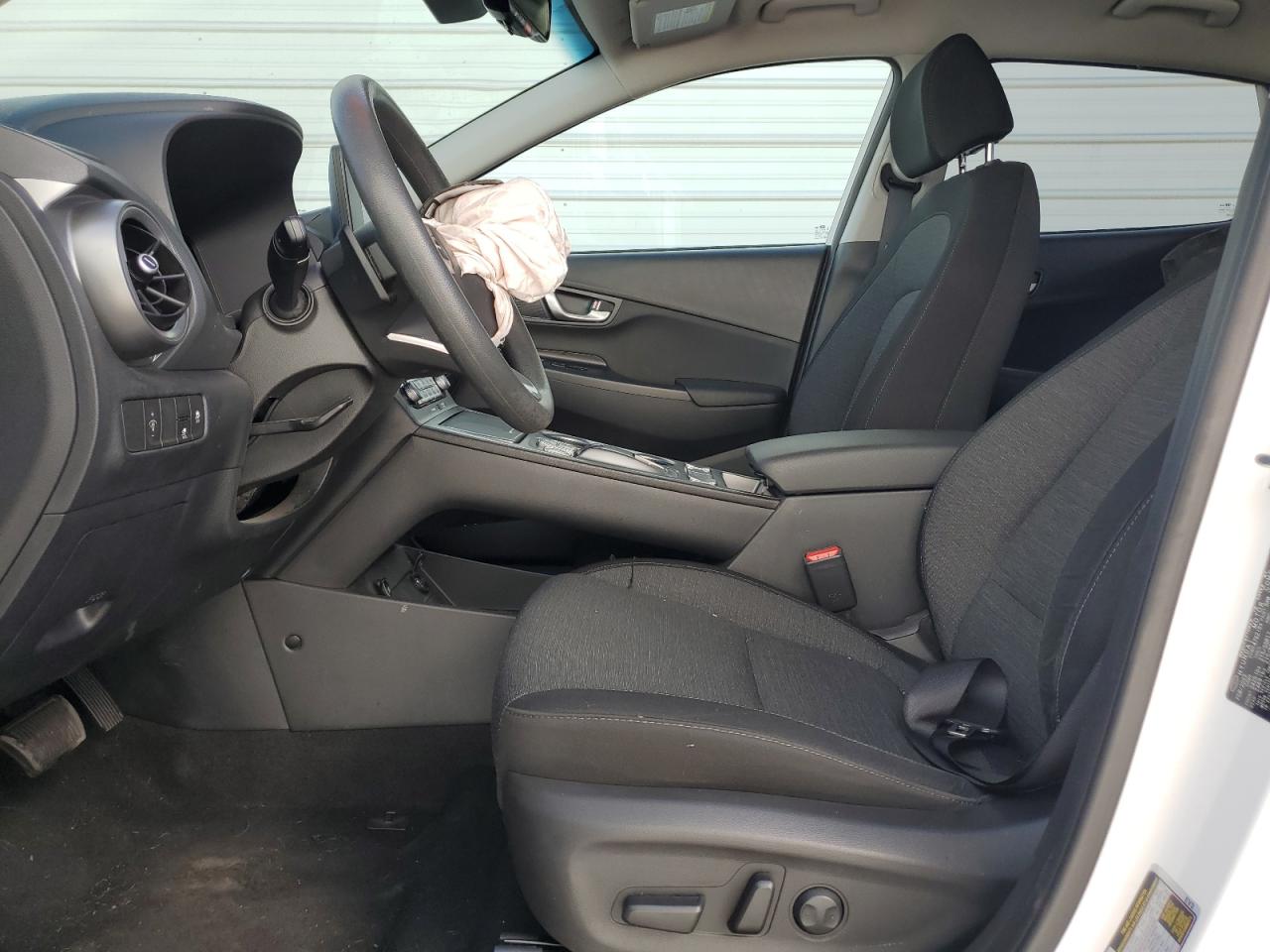 2023 Hyundai Kona Electric Se Белый vin: KM8K23AG4PU181487 Damage: Airbag - Front Left, Deployed, Replacement Required