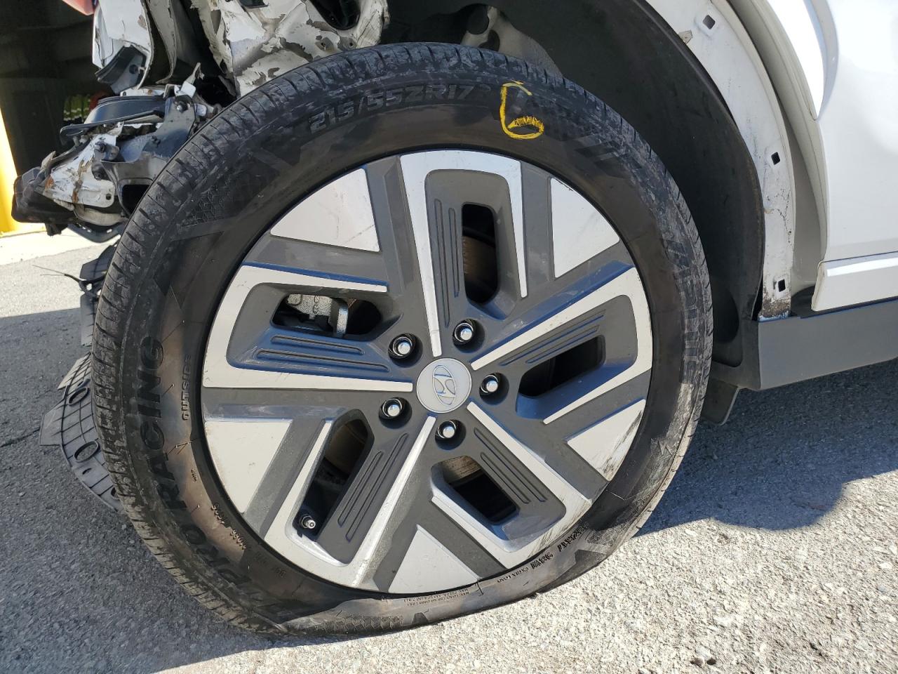 2023 Hyundai Kona Electric Se Белый vin: KM8K23AG4PU181487 Damage: Right Rear Tire, Worn, Replacement Required