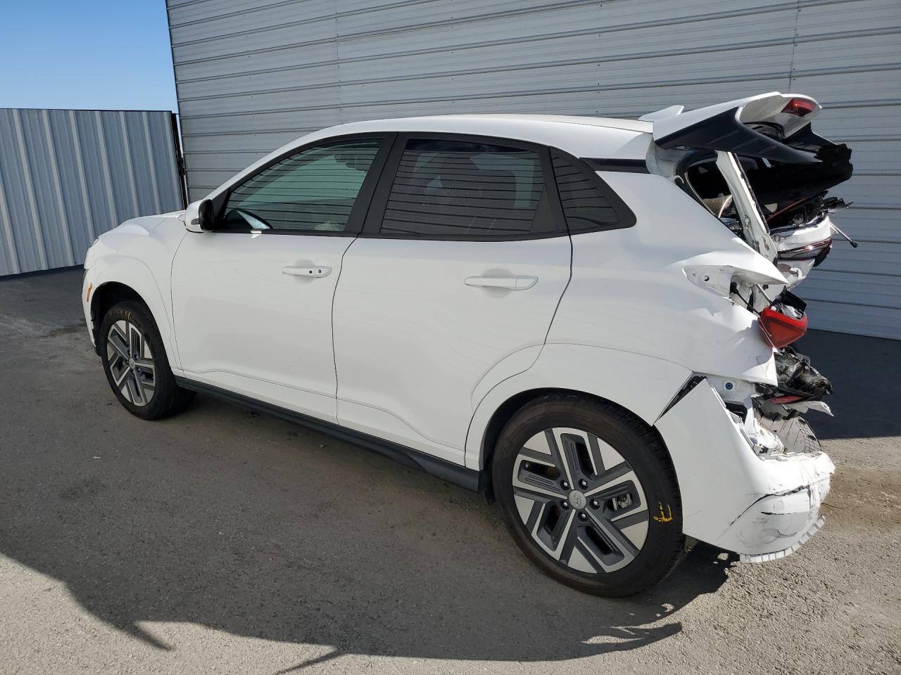 2023 Hyundai Kona Electric Se Белый vin: KM8K23AG4PU181487 Damage: Left Qtr Panel, Severe Damage, Replacement Required