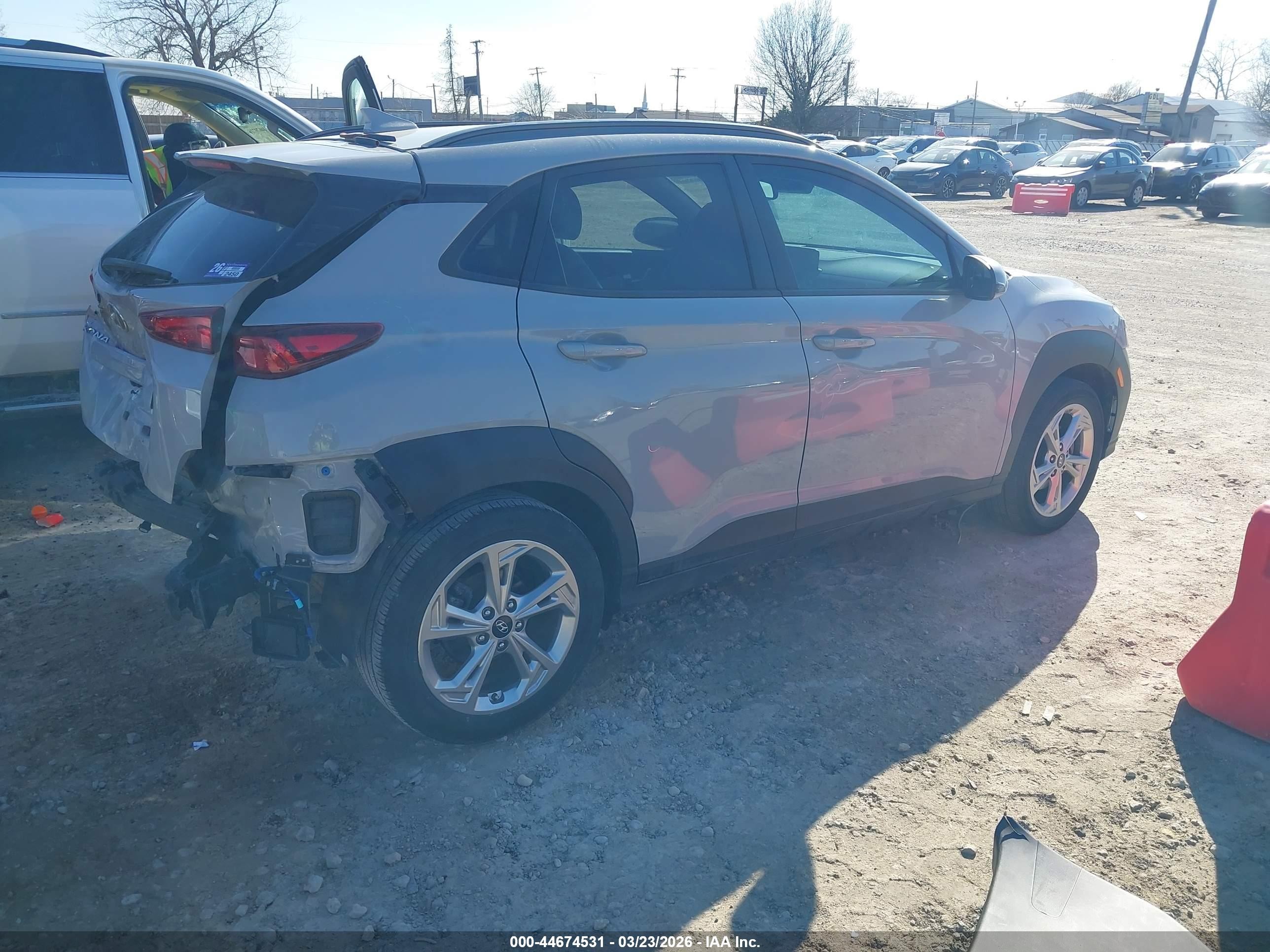 2022 Hyundai Kona Sel Silver vin: KM8K32AB0NU891561
