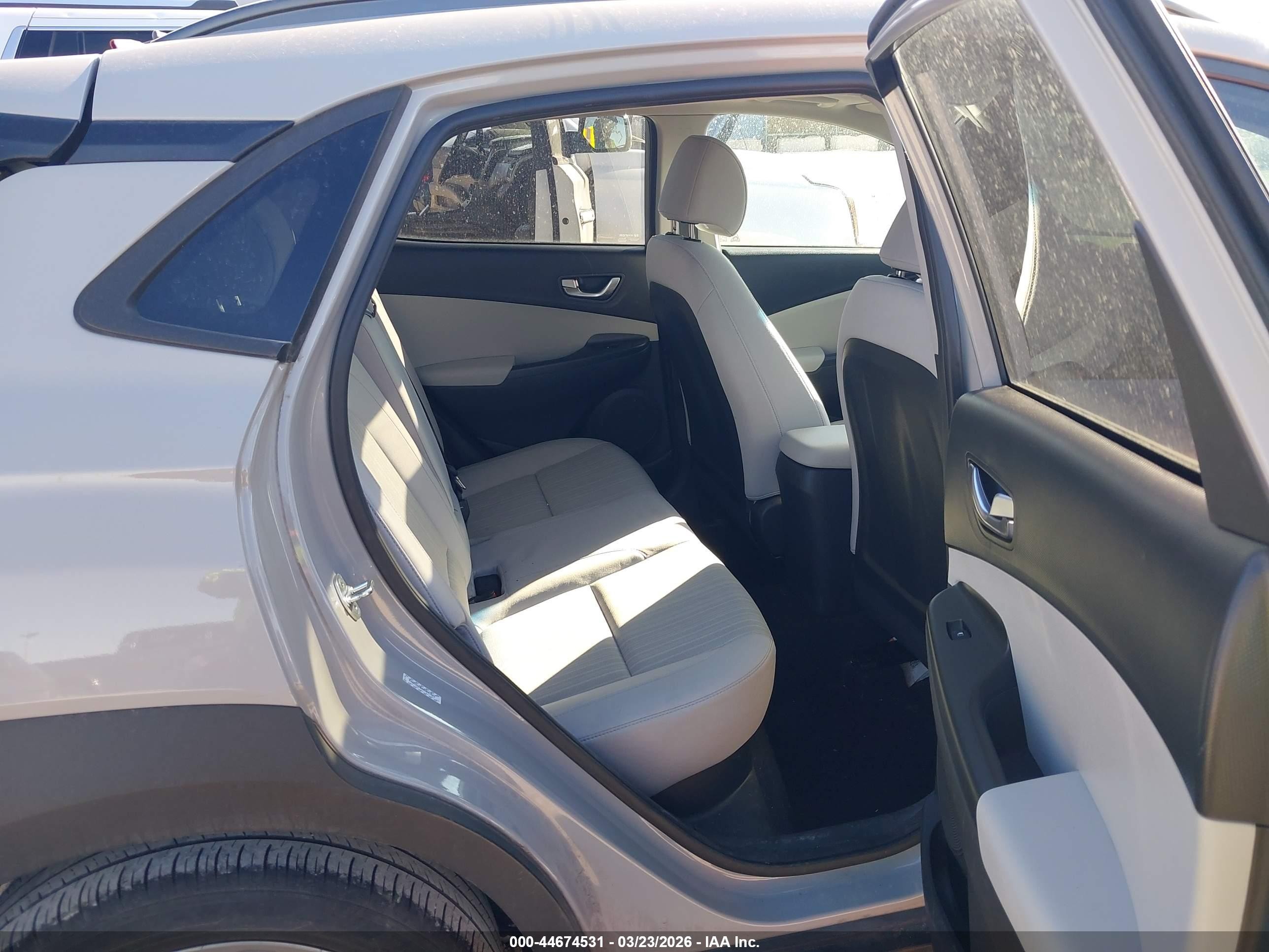 2022 Hyundai Kona Sel Silver vin: KM8K32AB0NU891561