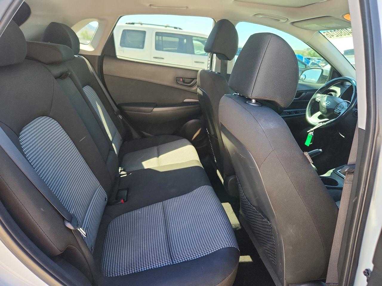2018 Hyundai Kona Sel White vin: KM8K62AA4JU081634