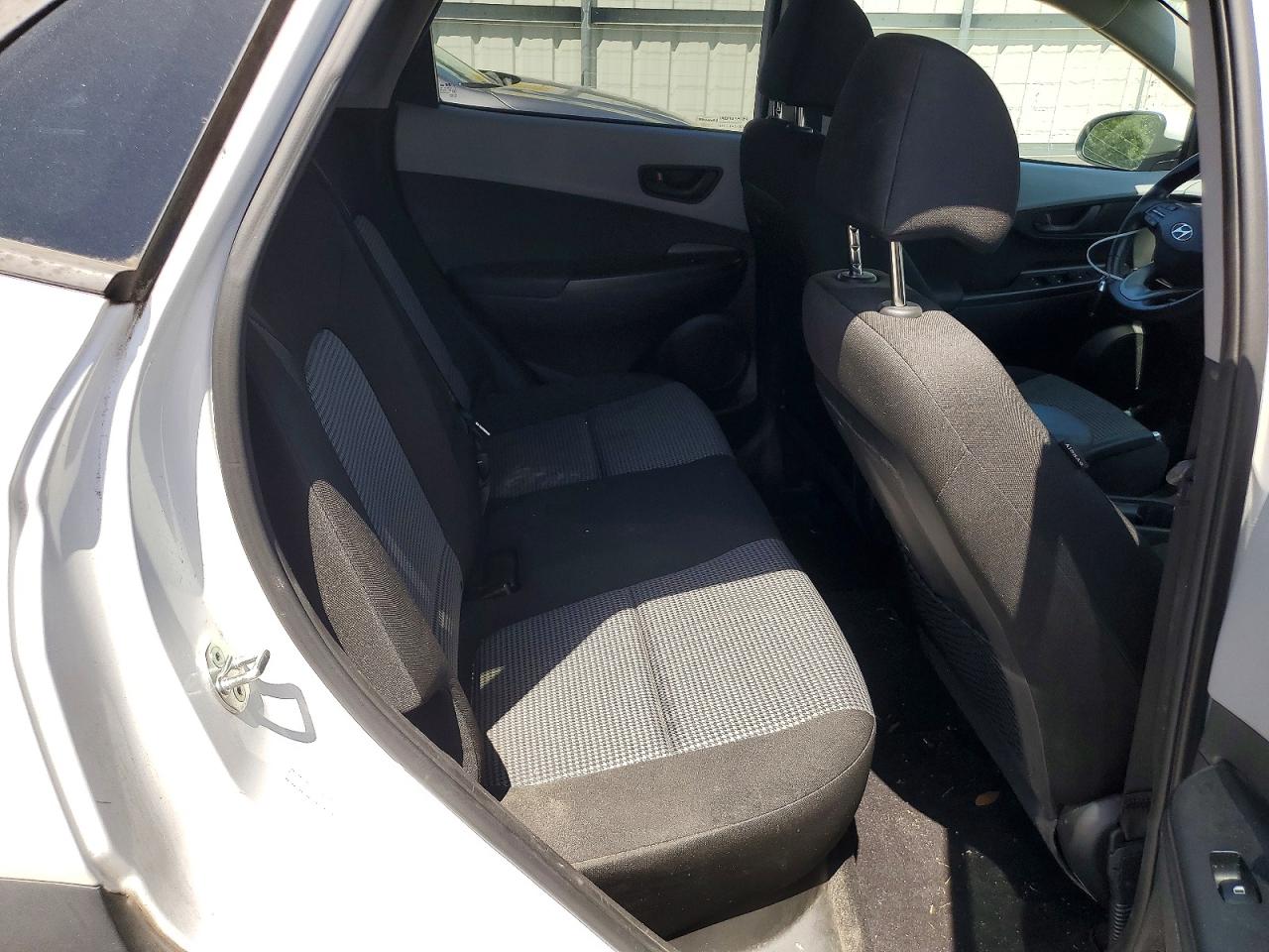 2018 Hyundai Kona Sel White vin: KM8K6CAA3JU111700