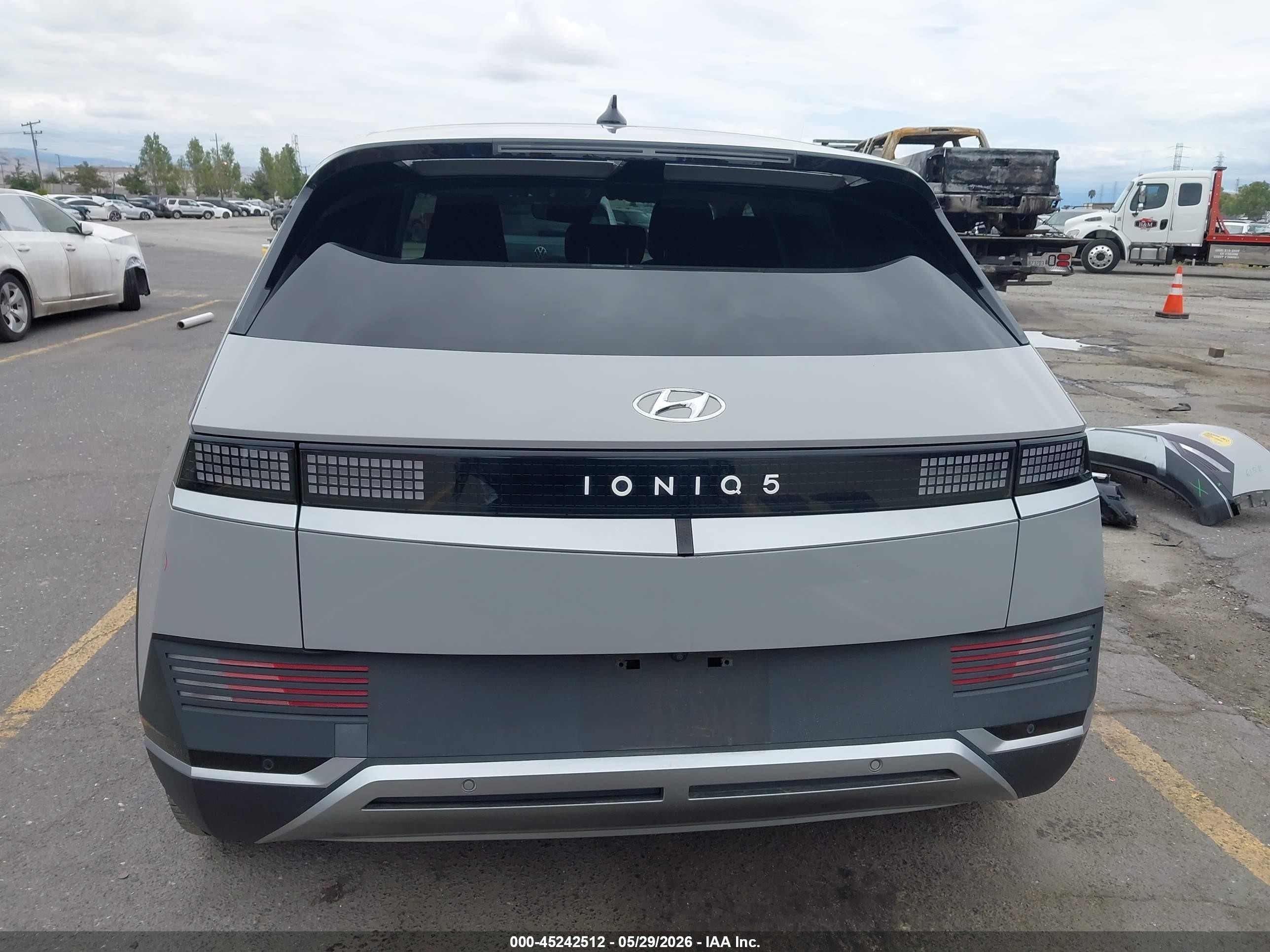 2022 Hyundai Ioniq 5 Se Gray vin: KM8KM4AE0NU112565