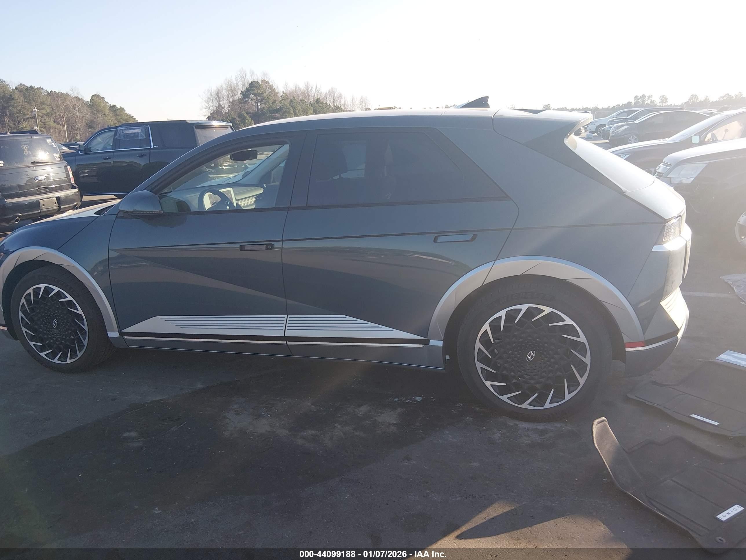 2024 Hyundai Ioniq 5 Limited Gray vin: KM8KRDDF9RU313179