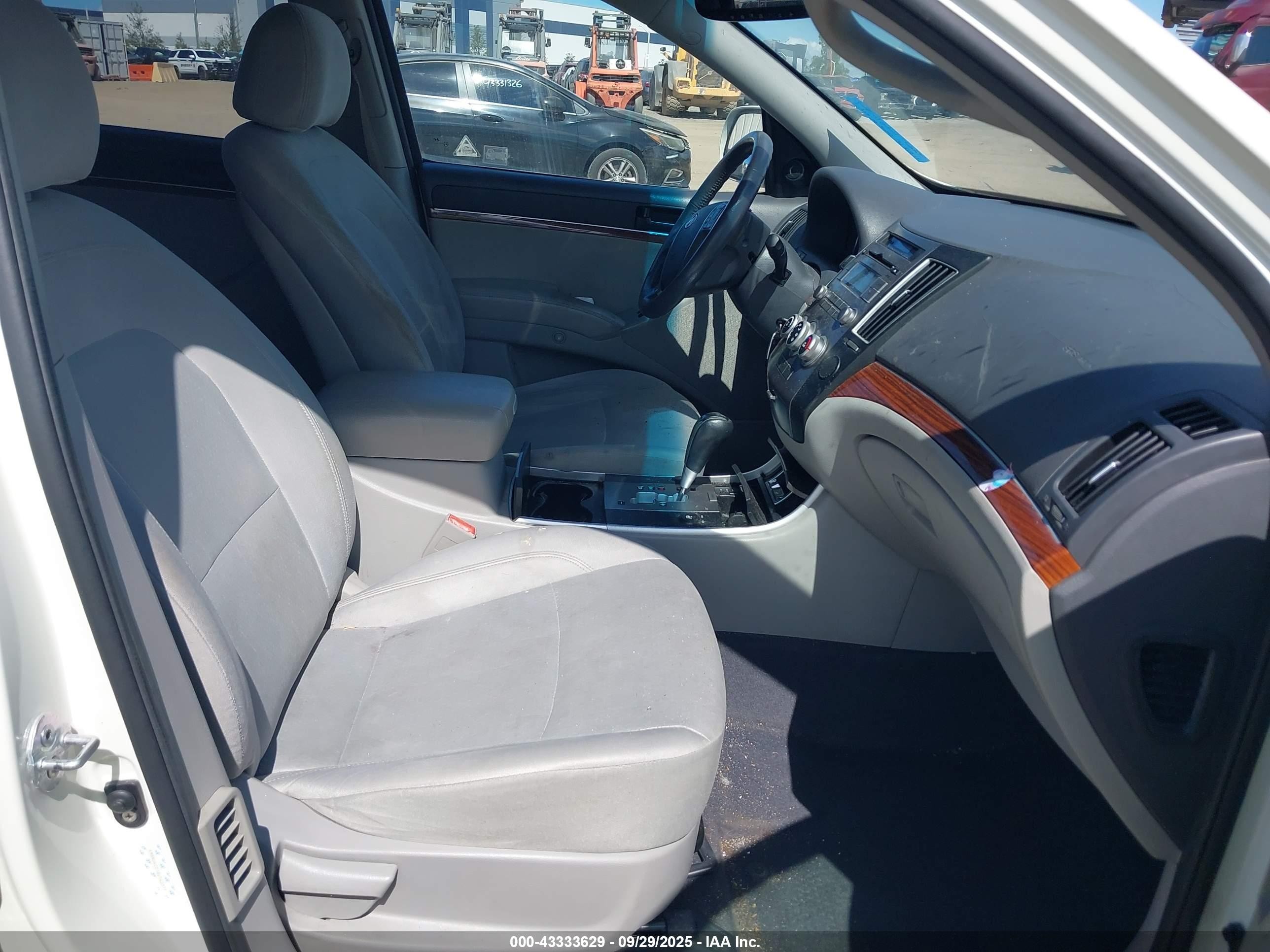 2011 Hyundai Veracruz Gls White vin: KM8NU4CC1BU140315