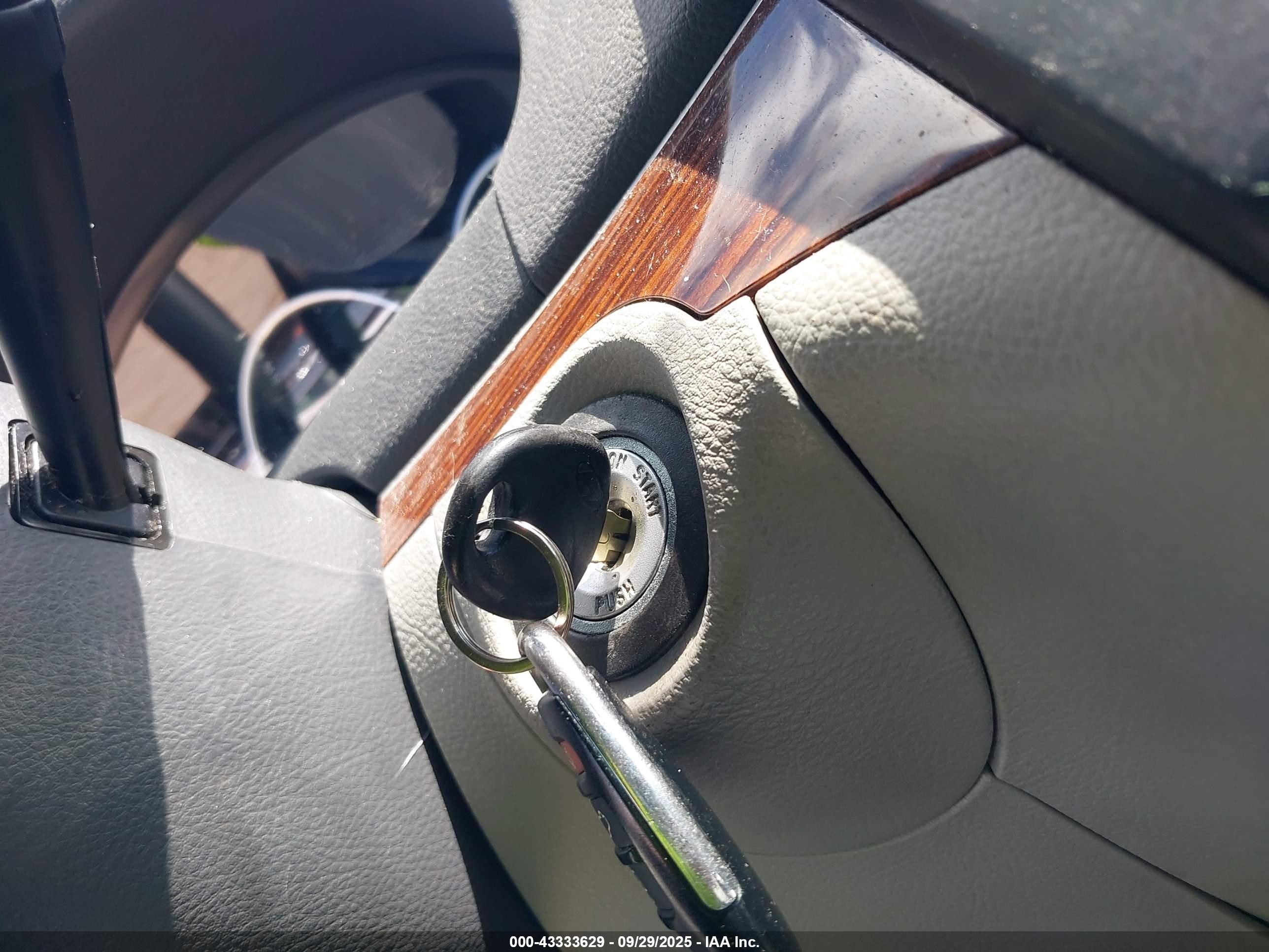 2011 Hyundai Veracruz Gls White vin: KM8NU4CC1BU140315