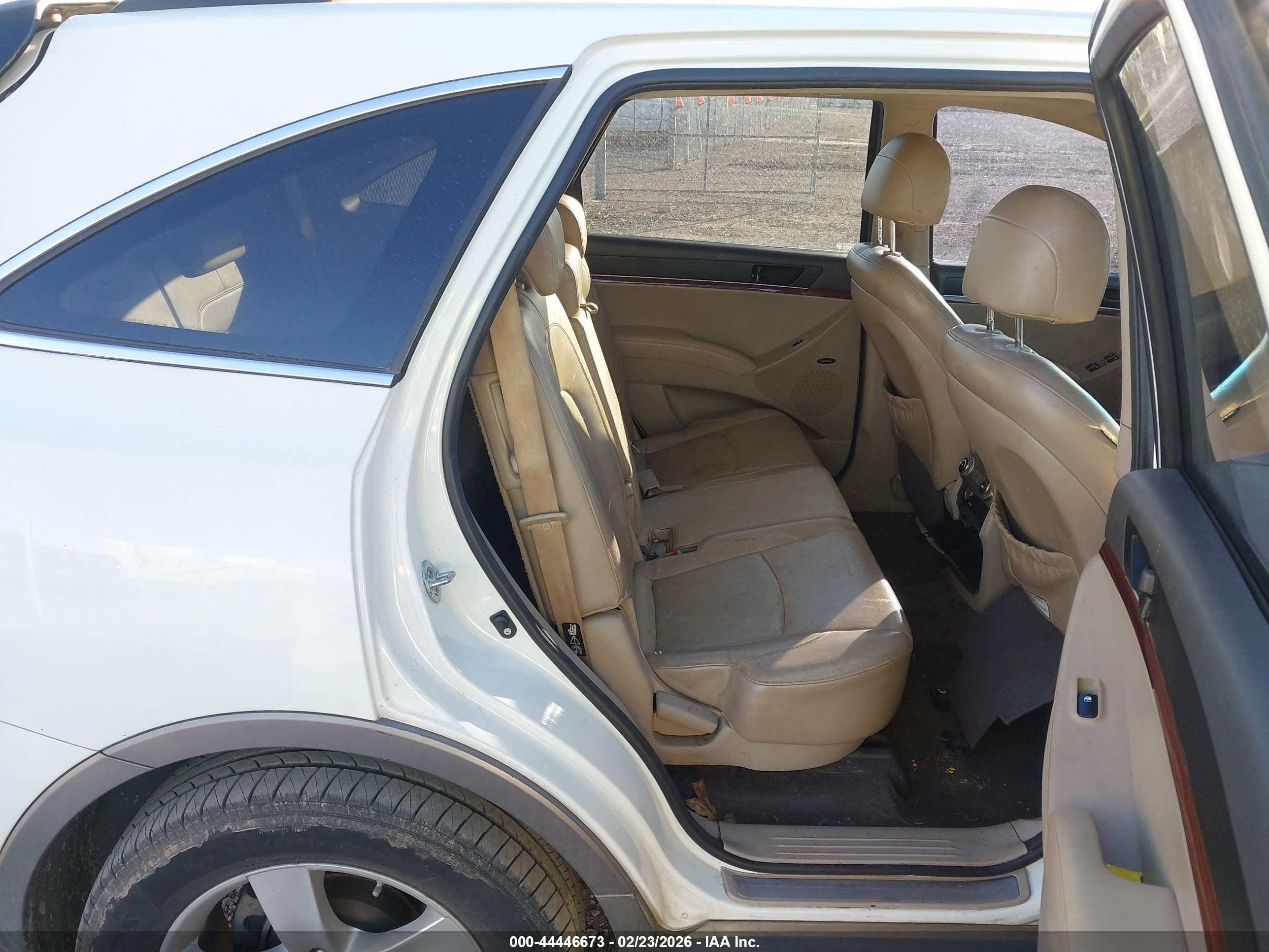 2011 Hyundai Veracruz Limited White vin: KM8NU4CC2BU166888
