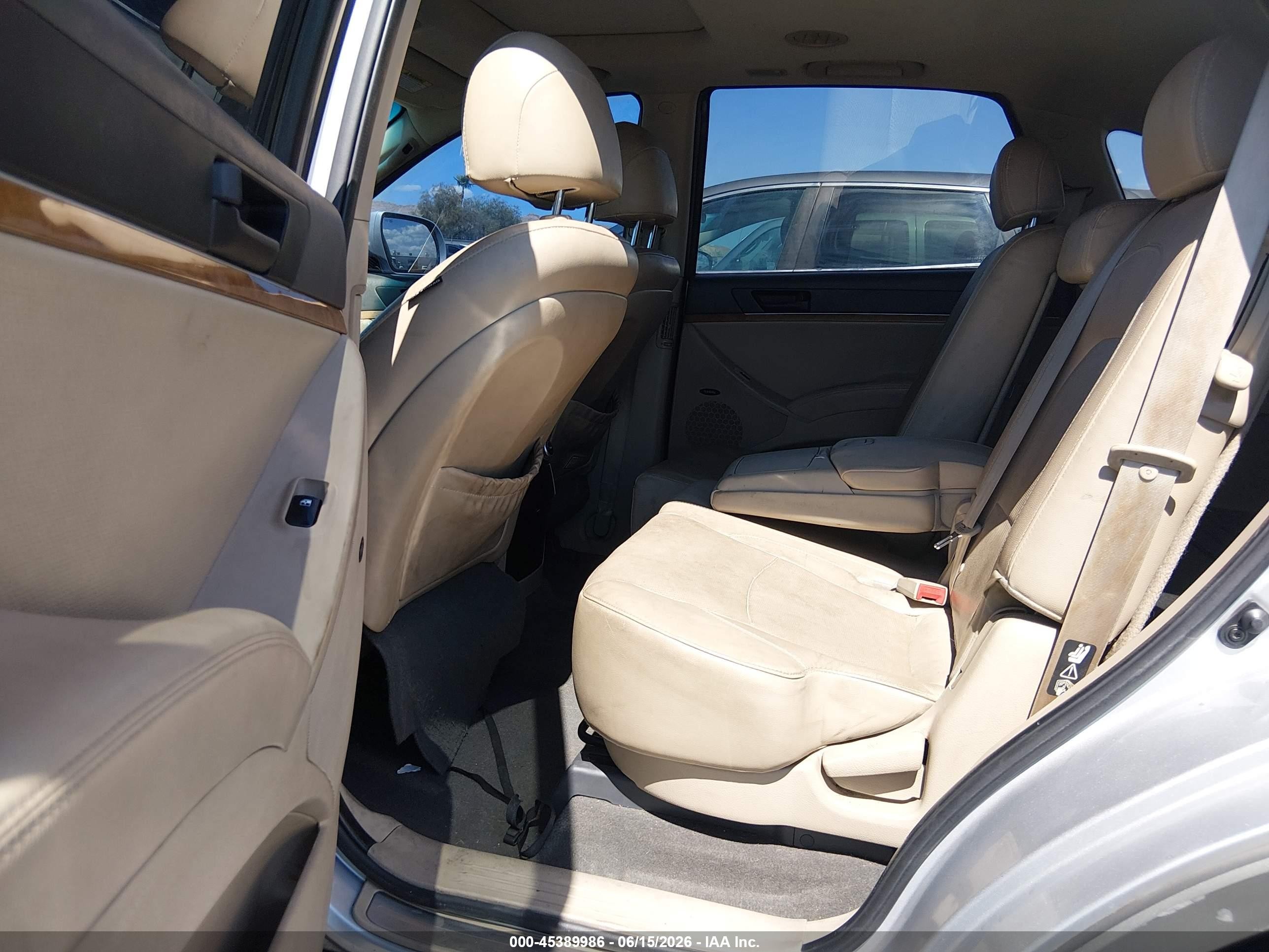2012 Hyundai Veracruz Limited Silver vin: KM8NU4CC2CU202046
