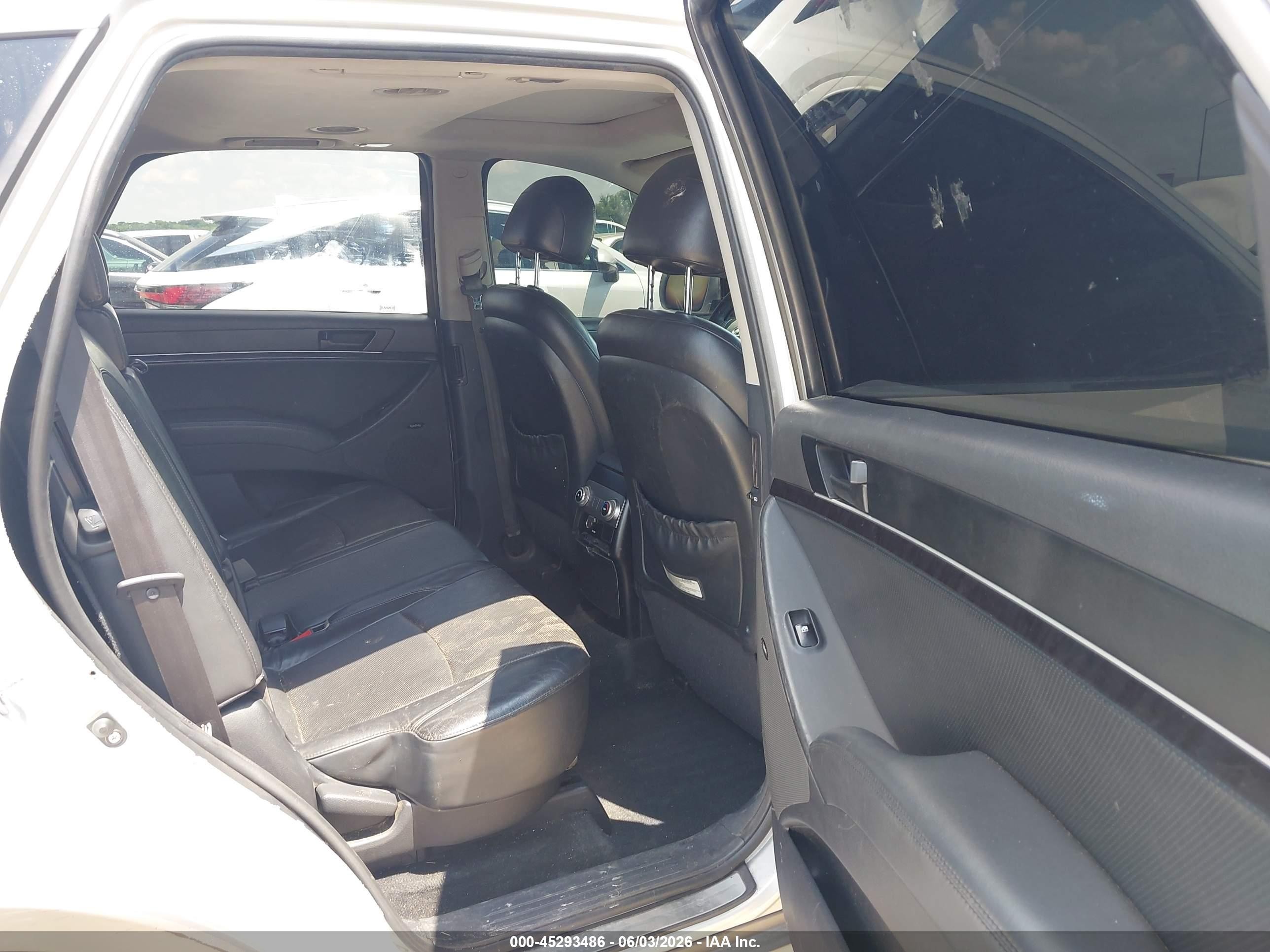 2011 Hyundai Veracruz Limited Silver vin: KM8NU4CC7BU167020