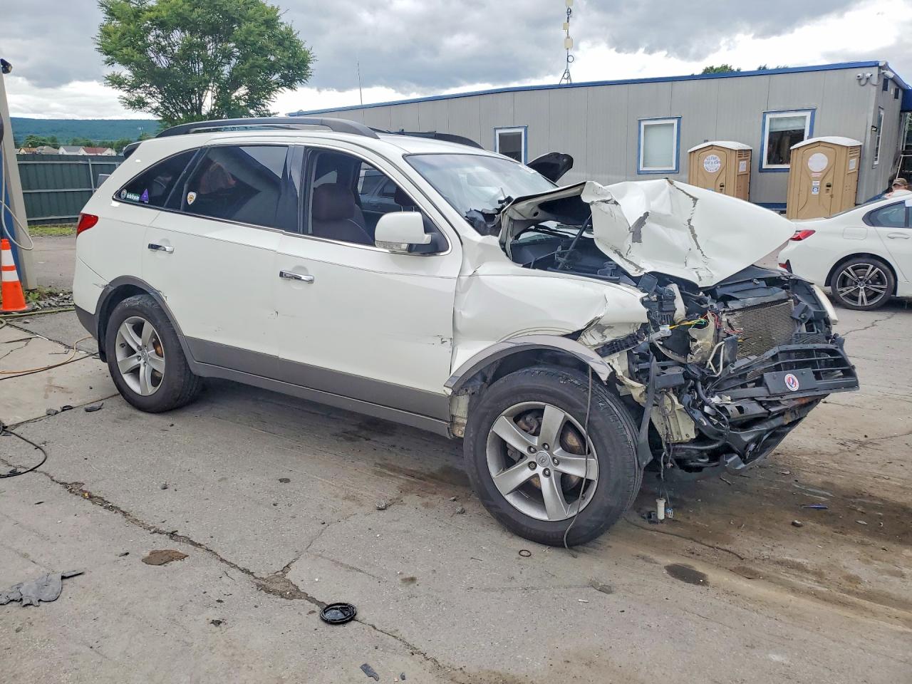 2011 Hyundai Veracruz Limited White vin: KM8NUDCC2BU171119