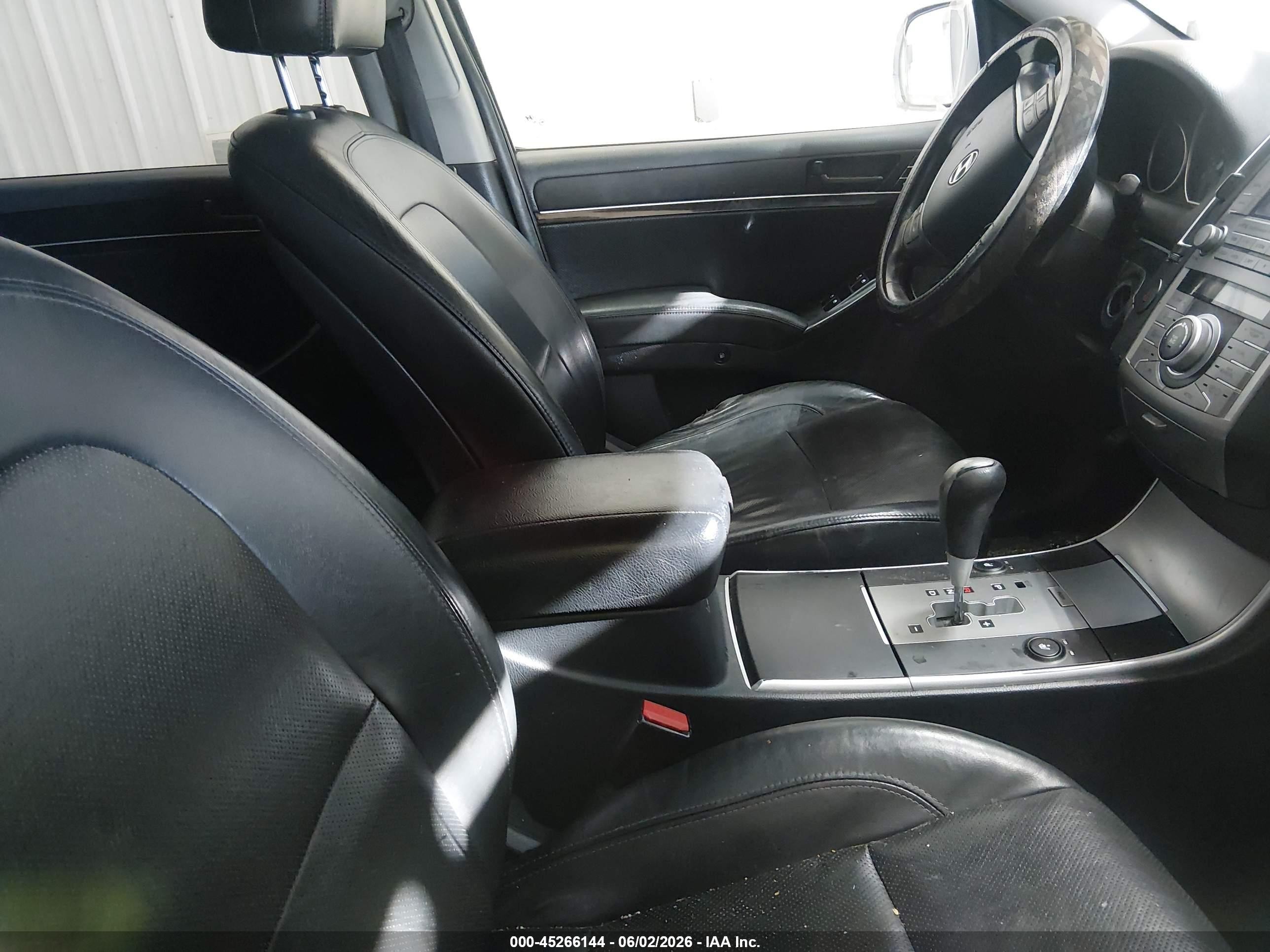 2010 Hyundai Veracruz Limited Silver vin: KM8NUDCC5AU101127