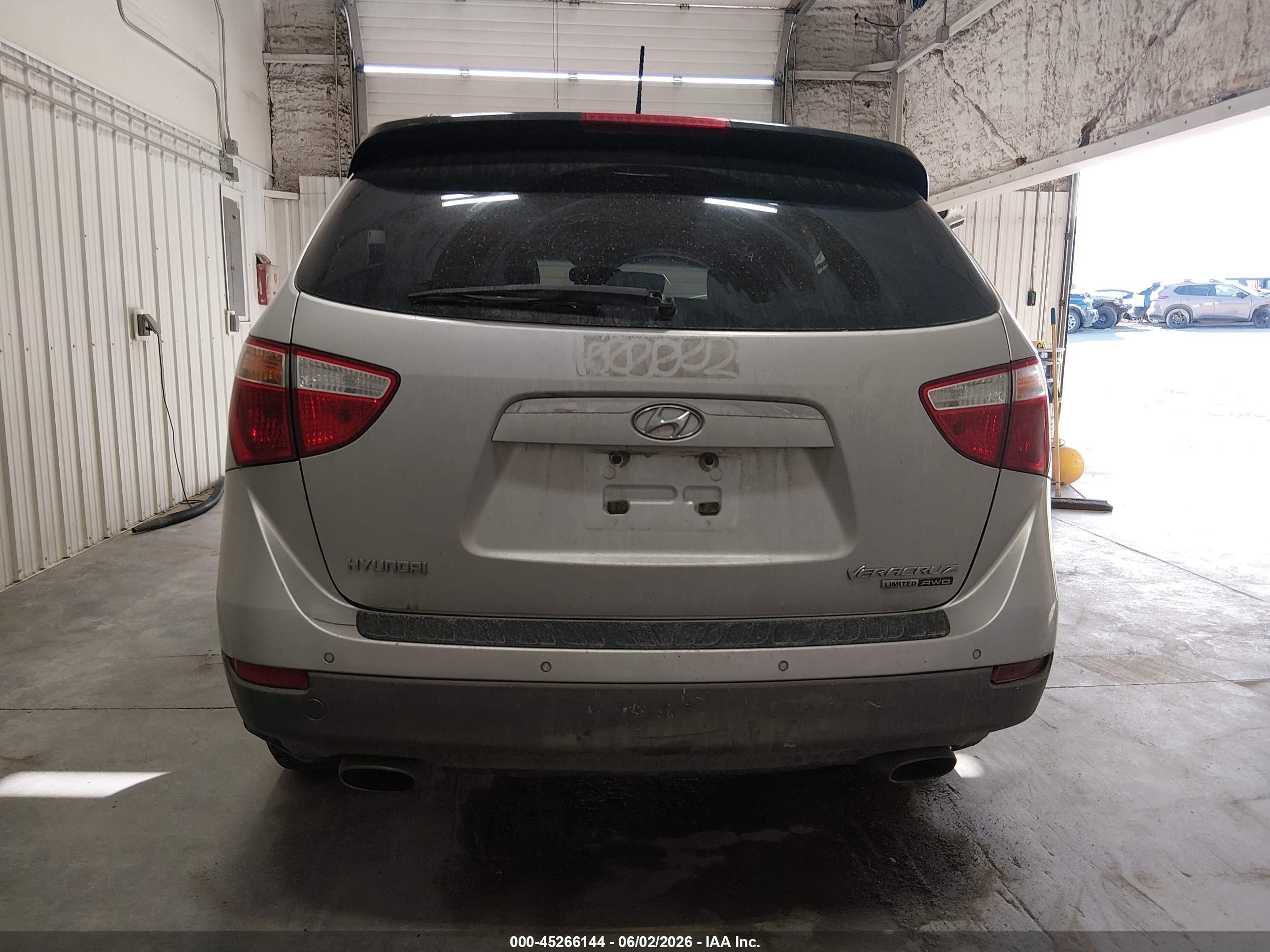 2010 Hyundai Veracruz Limited Silver vin: KM8NUDCC5AU101127
