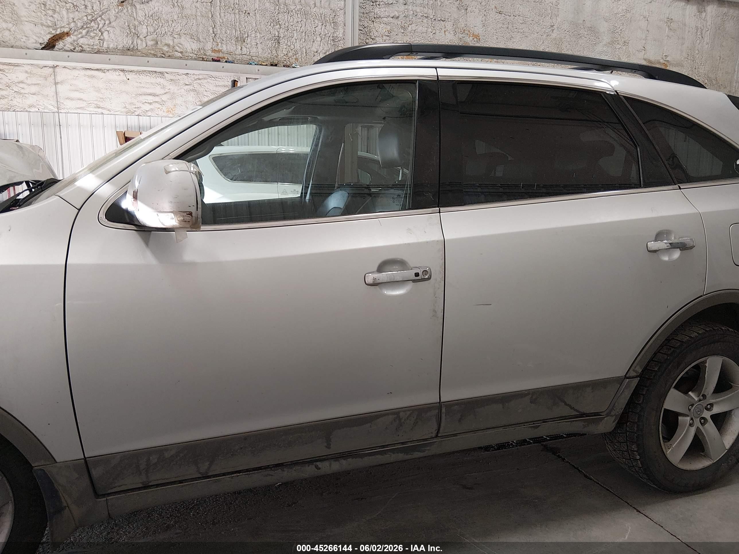 2010 Hyundai Veracruz Limited Silver vin: KM8NUDCC5AU101127