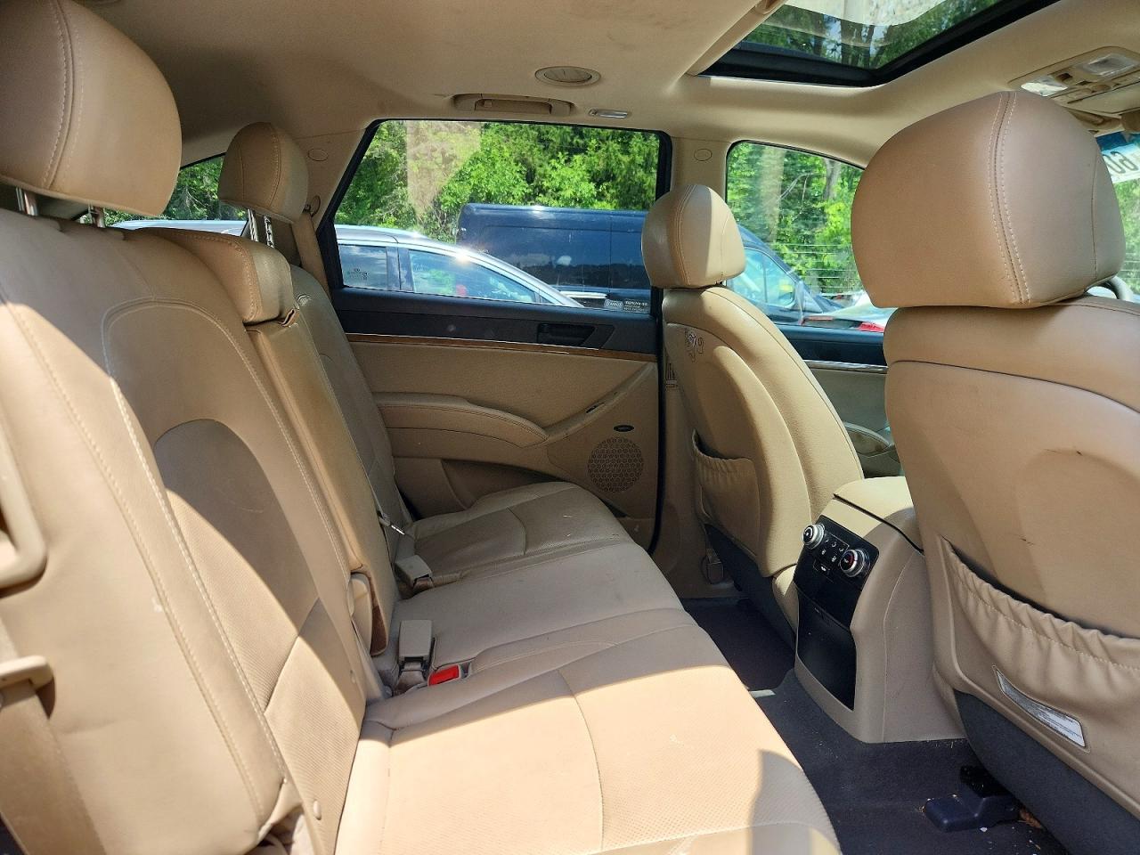 2012 Hyundai Veracruz Limited White vin: KM8NUDCC7CU198754