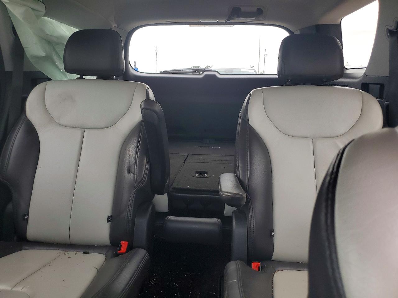 2020 Hyundai Palisade Sel Silver vin: KM8R34HEXLU170056