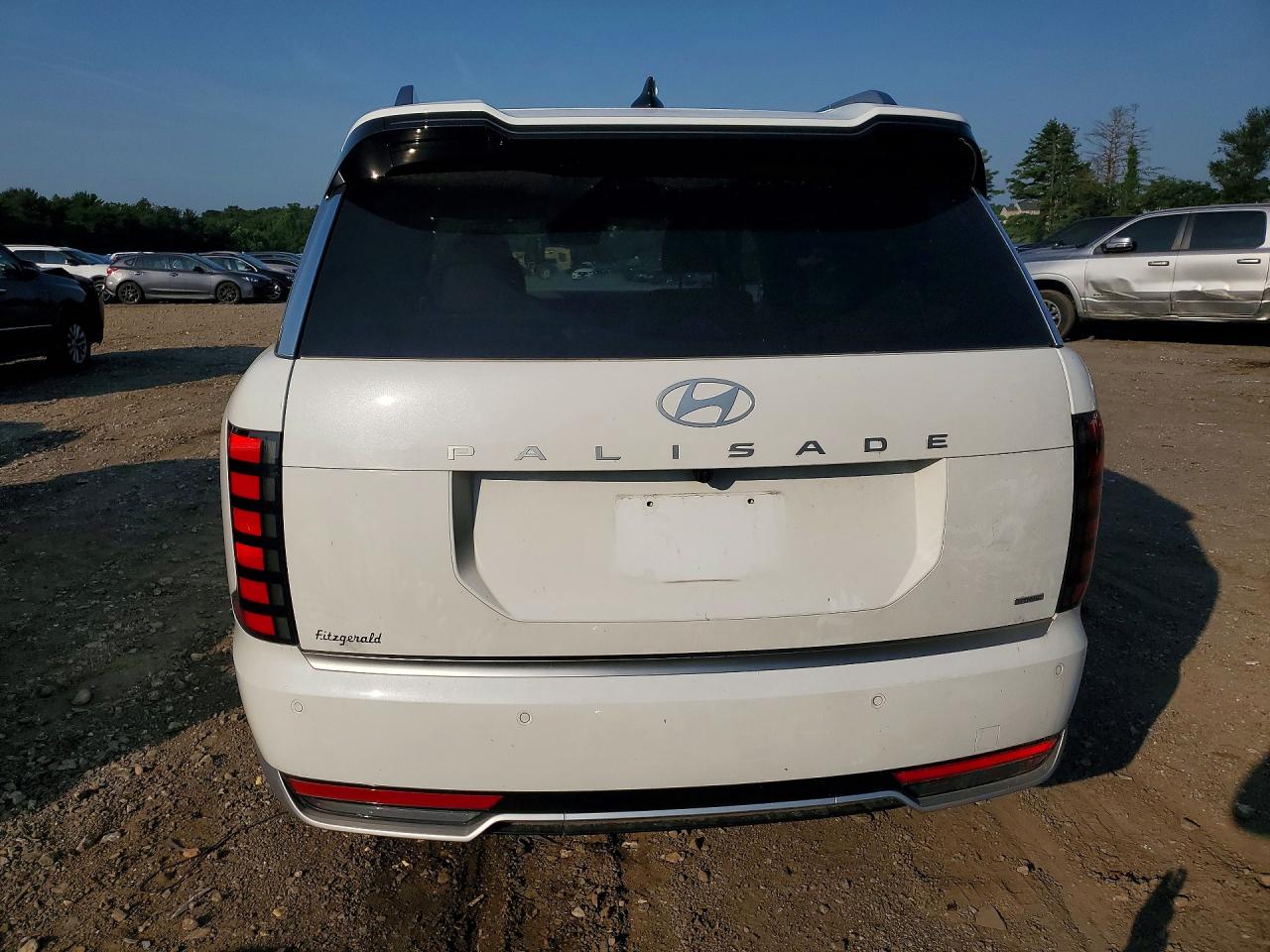 2026 Hyundai Palisade Calligraphy White vin: KM8RMES21TU026204