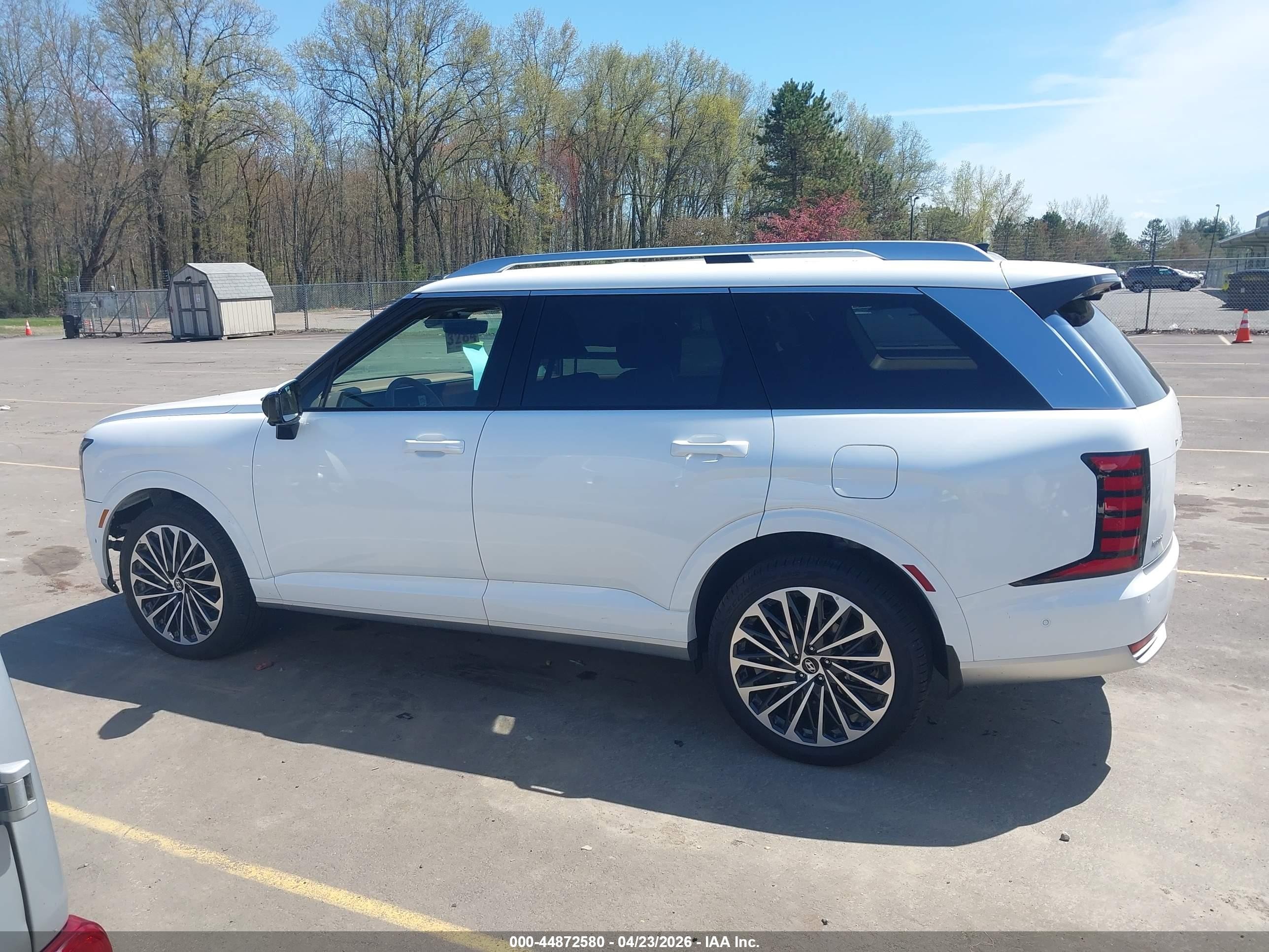 2026 Hyundai Palisade Hev Calligraphy White vin: KM8RMESA6TU048710