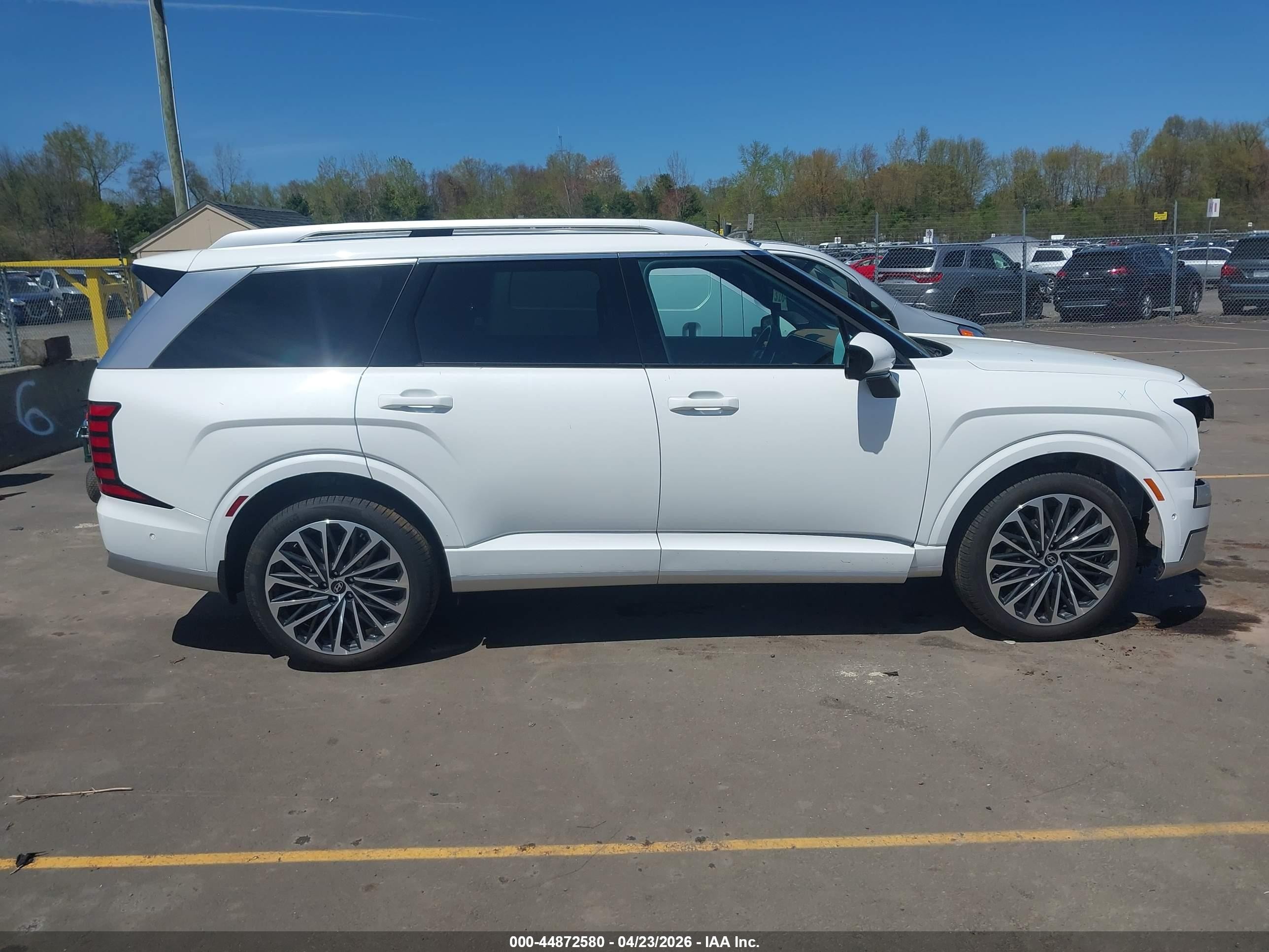 2026 Hyundai Palisade Hev Calligraphy White vin: KM8RMESA6TU048710
