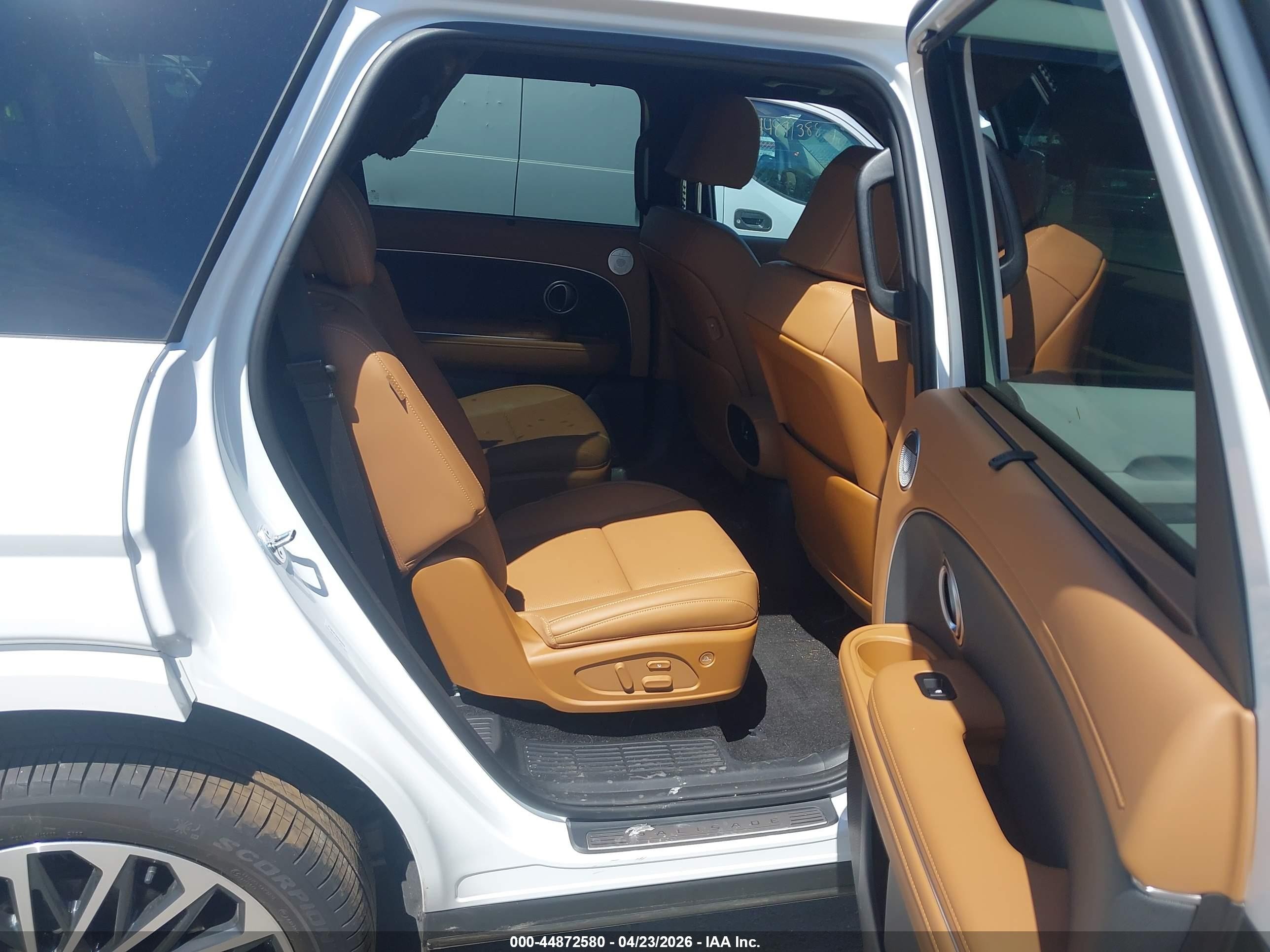 2026 Hyundai Palisade Hev Calligraphy White vin: KM8RMESA6TU048710
