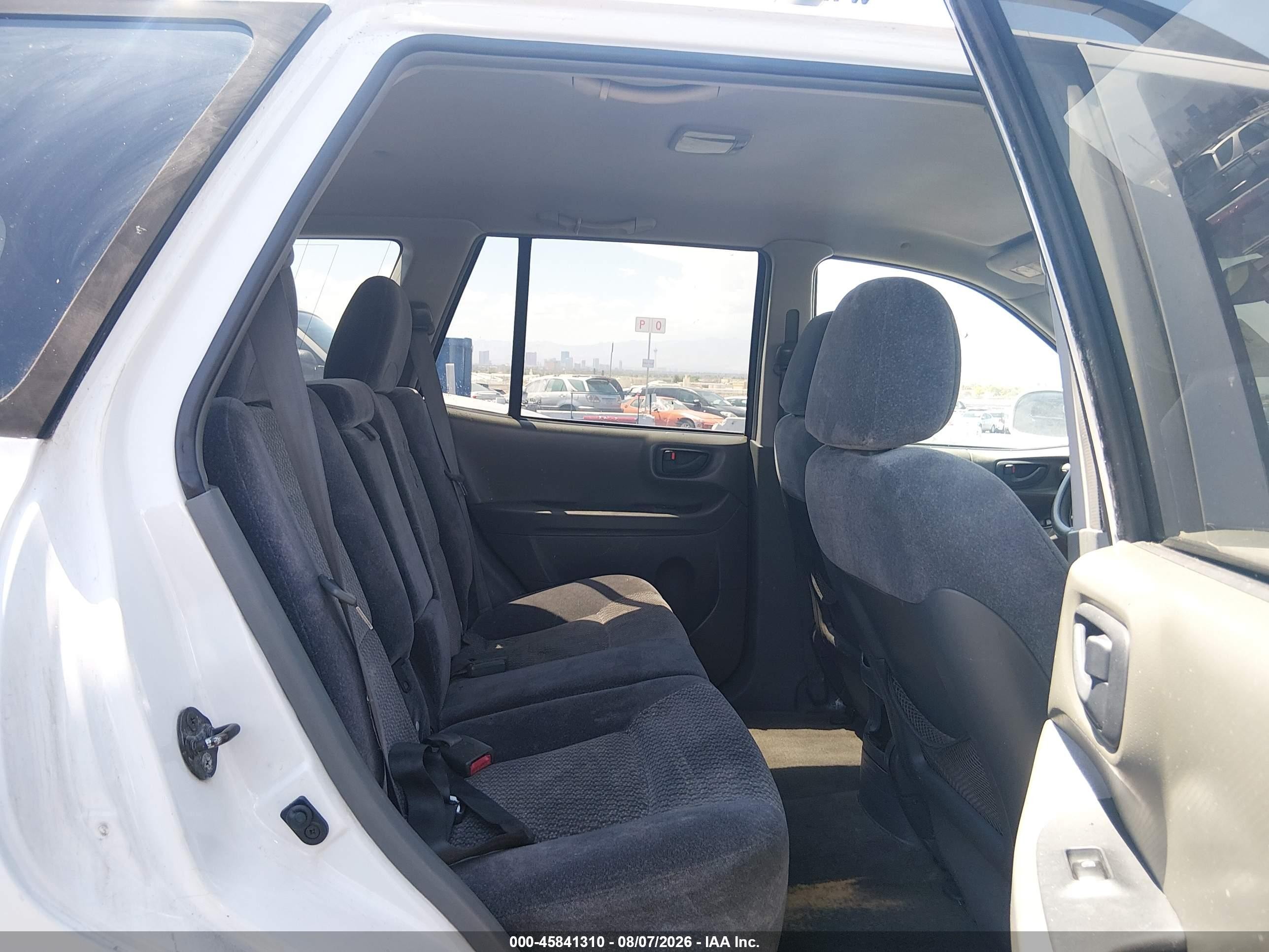 2002 Hyundai Santa Fe   White vin: KM8SB12B12U223596