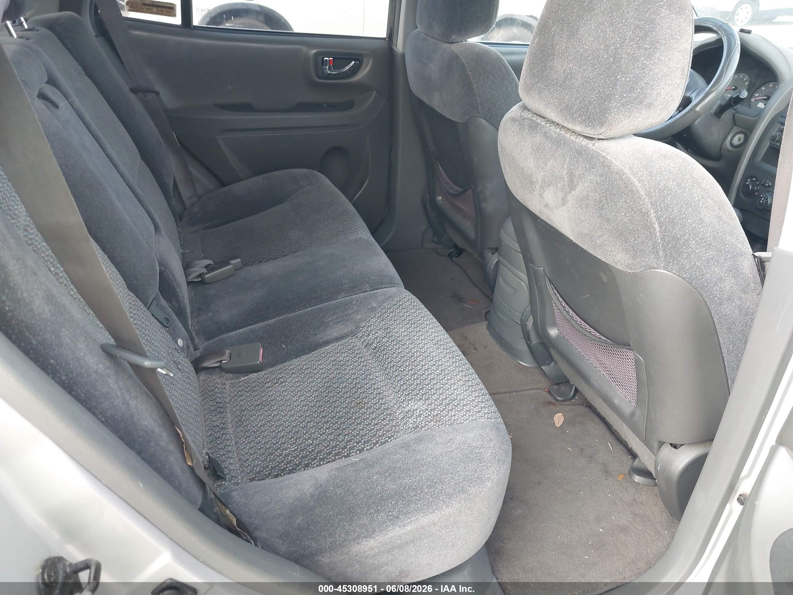 2004 Hyundai Santa Fe   Silver vin: KM8SB12B44U764080