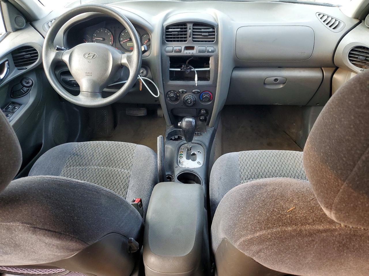 2004 Hyundai Santa Fe Base White vin: KM8SB12B74U819136