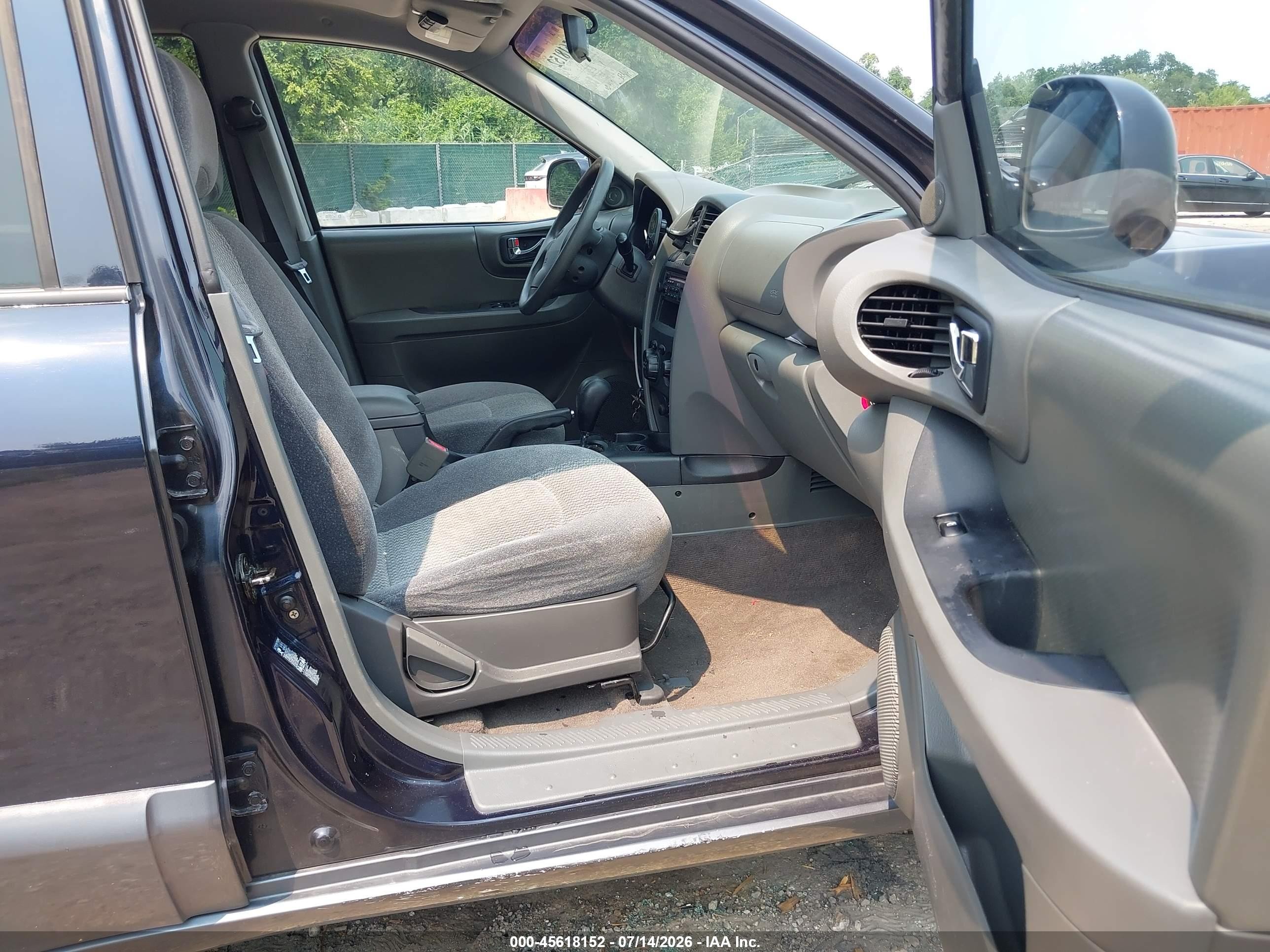 2004 Hyundai Santa Fe   Blue vin: KM8SB12B84U630995