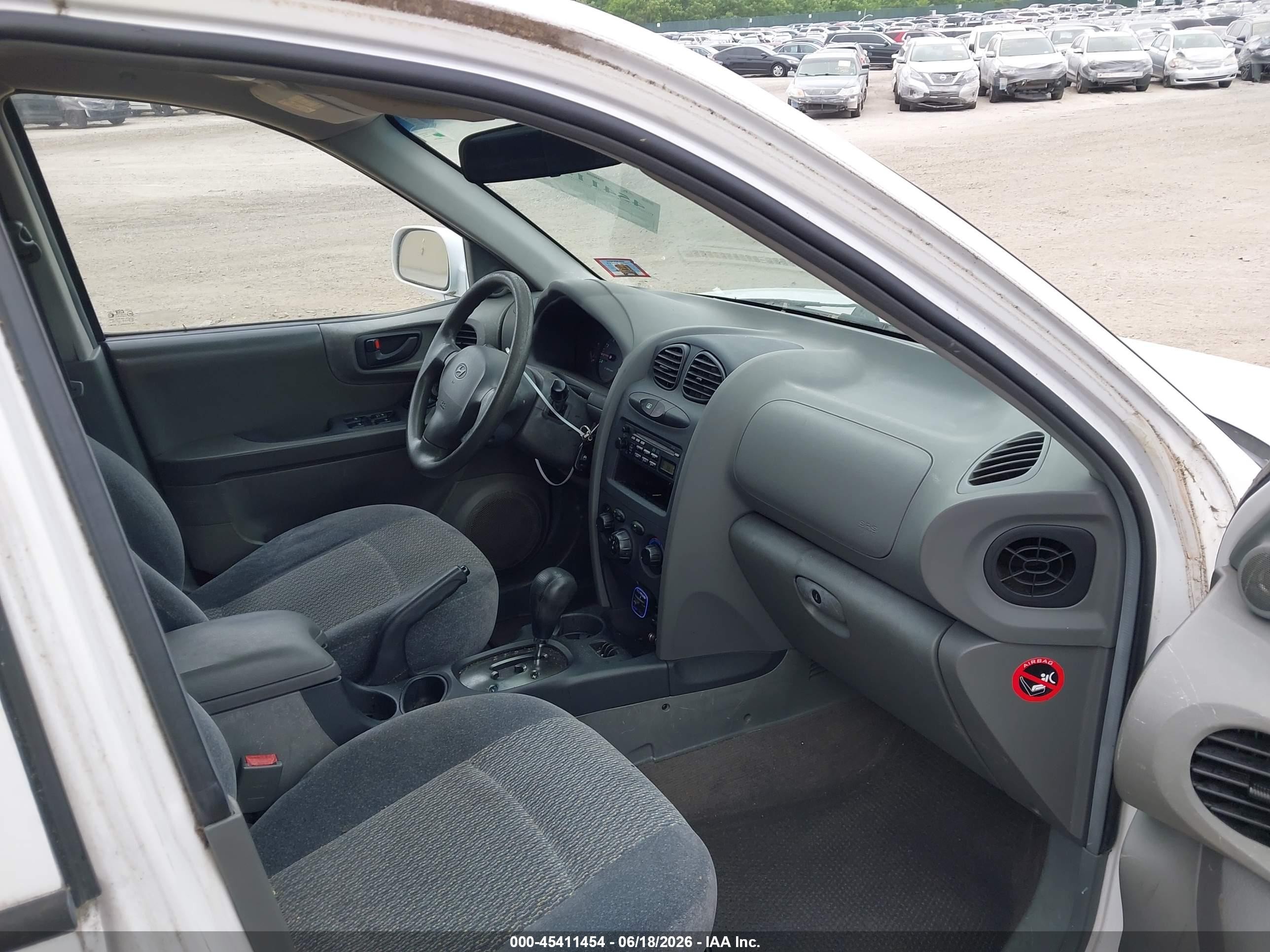 2002 Hyundai Santa Fe   White vin: KM8SB12B92U169268