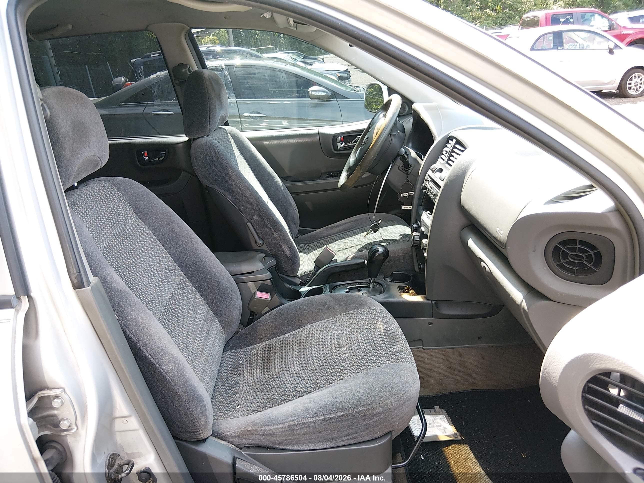 2004 Hyundai Santa Fe   Silver vin: KM8SB12B94U684631