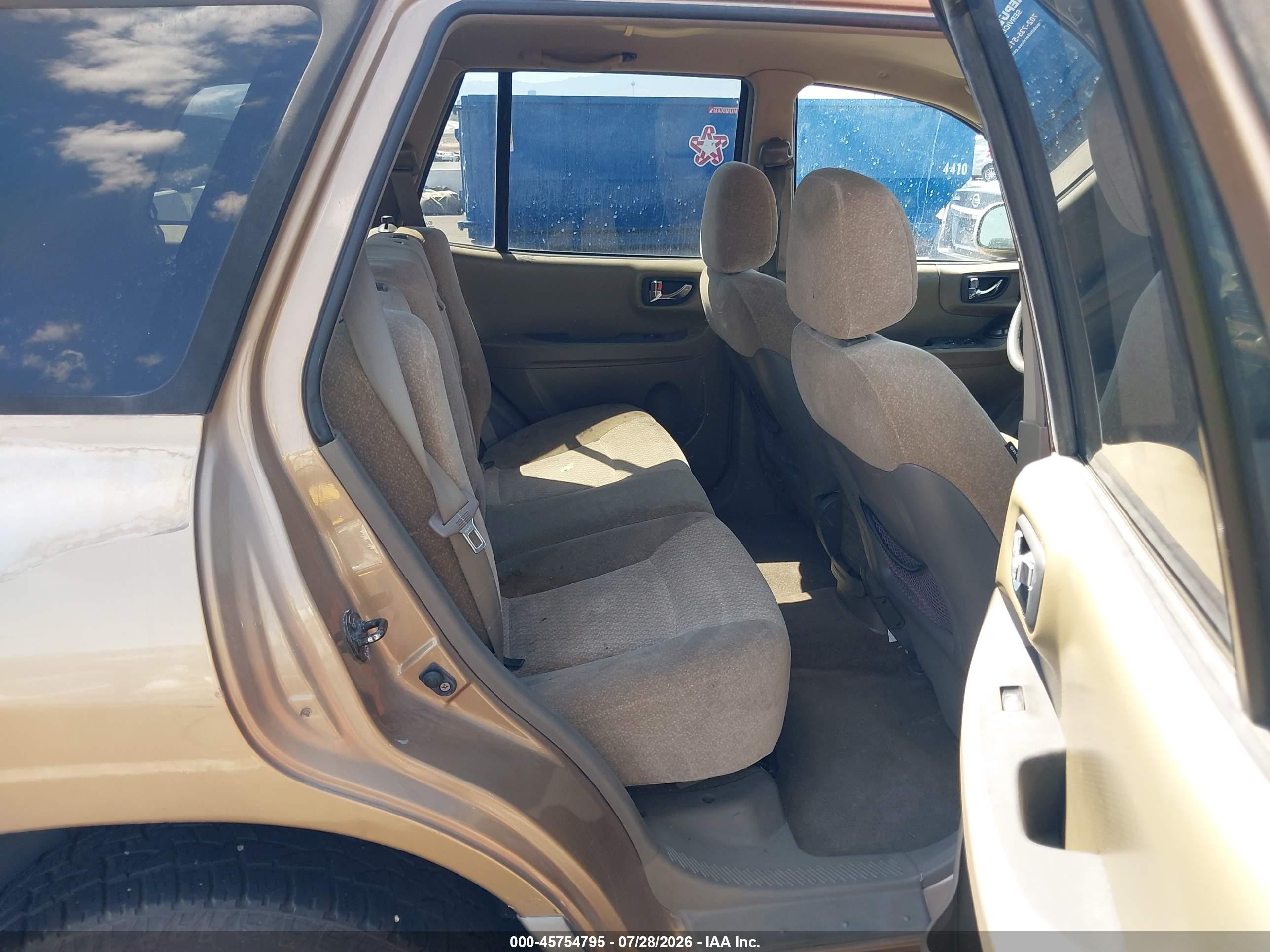 2004 Hyundai Santa Fe   Gold vin: KM8SB12BX4U708516