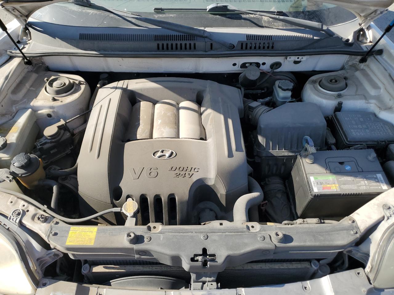 2002 Hyundai Santa Fe Gls   White vin: KM8SC13D22U212989