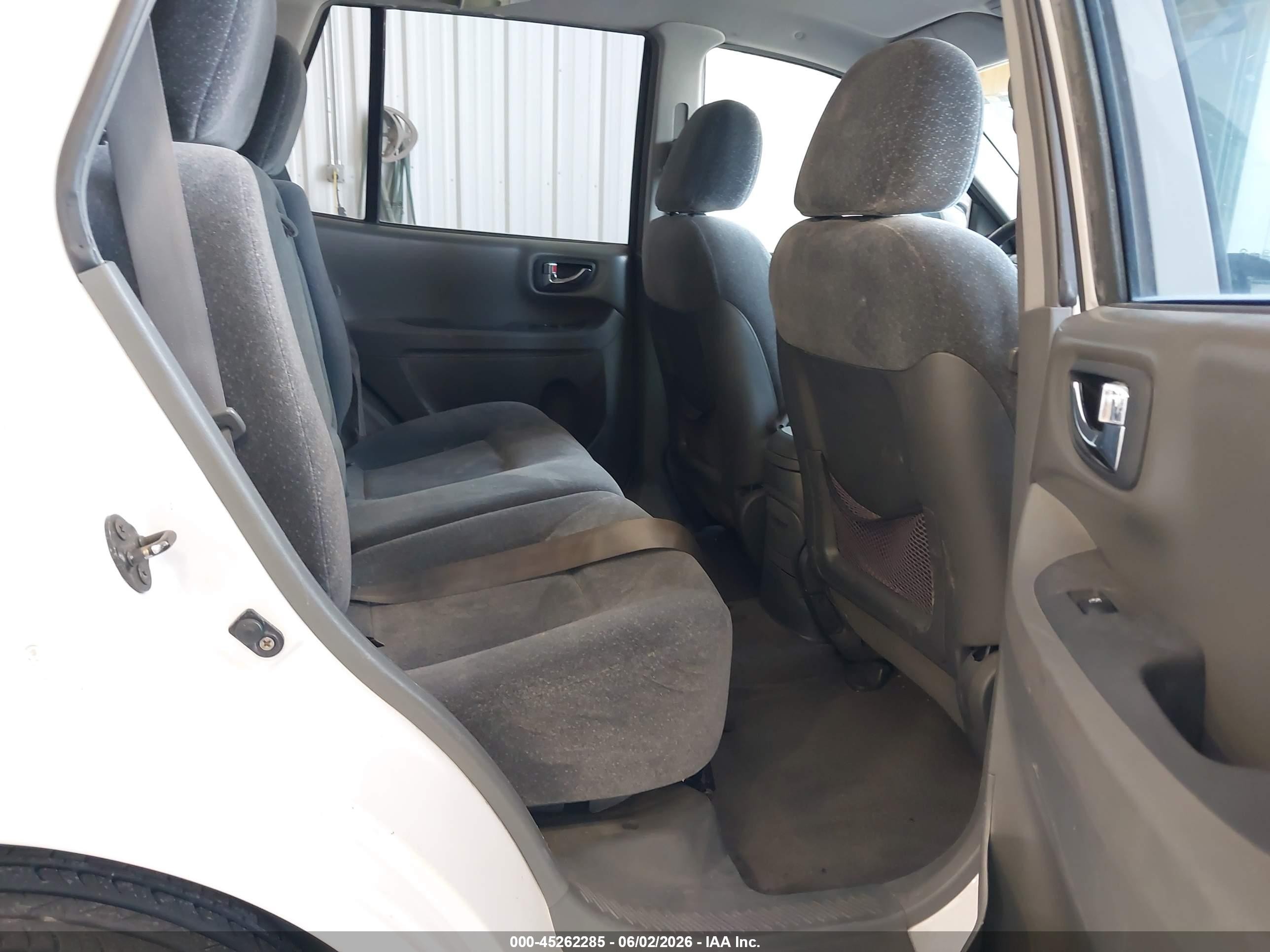2004 Hyundai Santa Fe Gls White vin: KM8SC13D24U649183