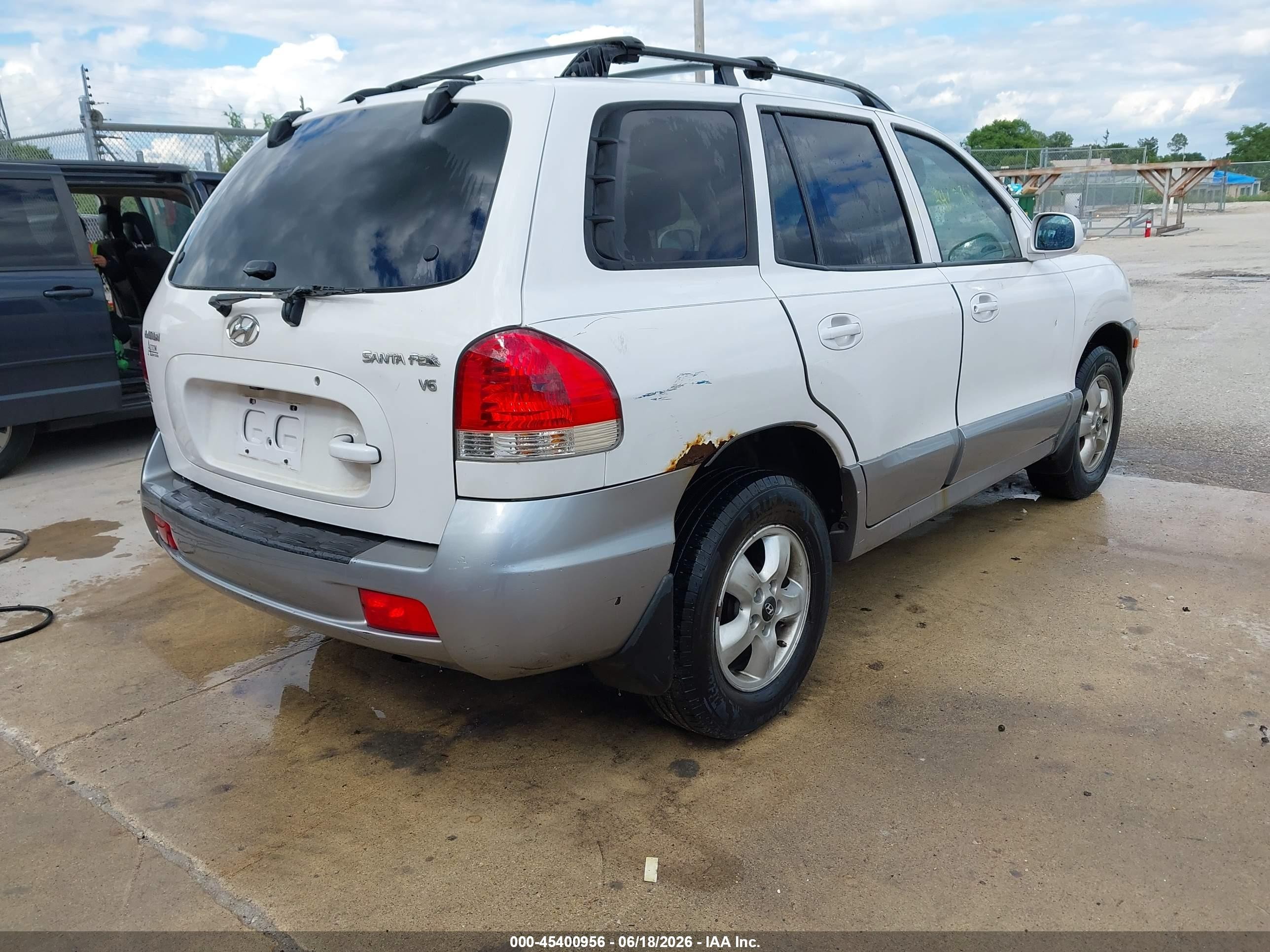 2005 Hyundai Santa Fe Gls White vin: KM8SC13D25U884068