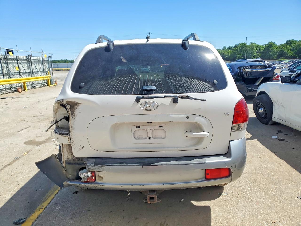 2005 Hyundai Santa Fe Gls White vin: KM8SC13D75U029172