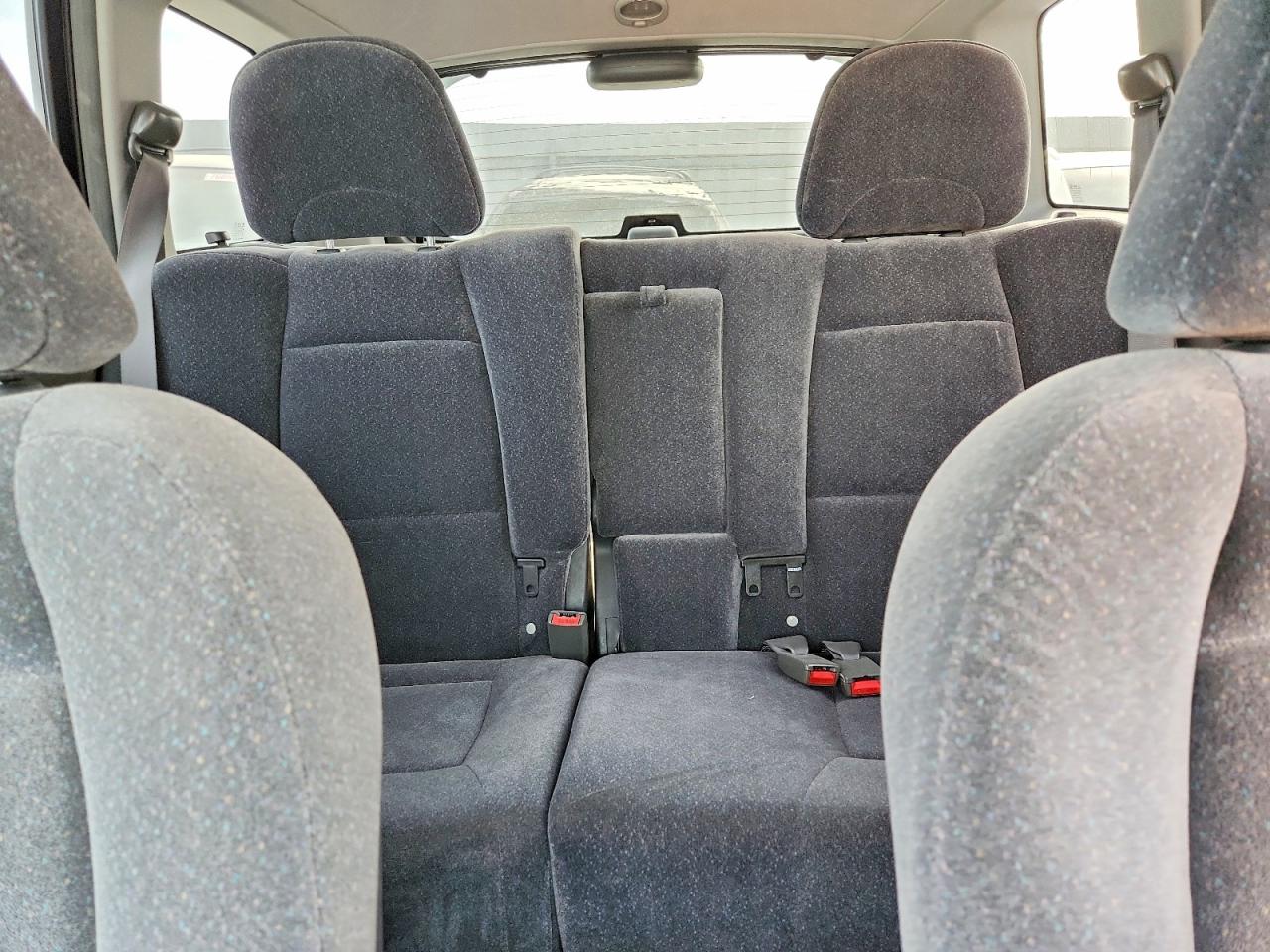 2004 Hyundai Santa Fe G Silver vin: KM8SC13E84U708083