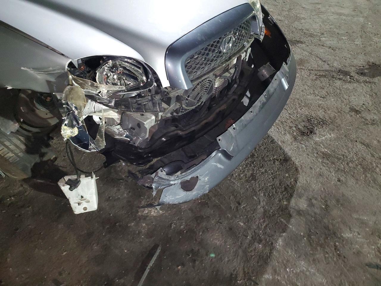 2004 Hyundai Santa Fe G Silver vin: KM8SC13E84U708083