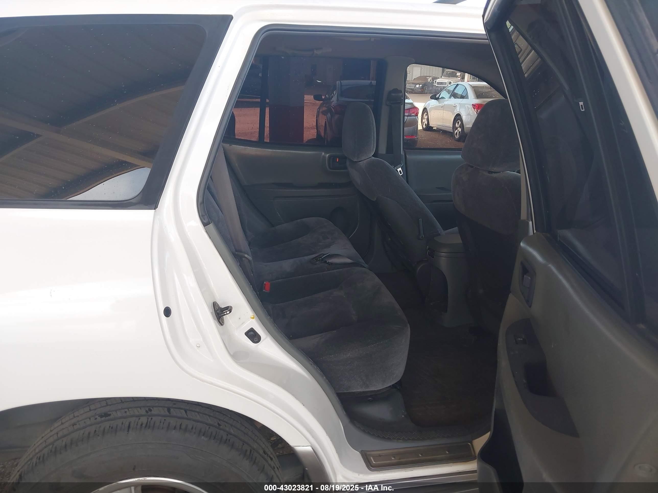 2001 Hyundai Santa Fe   White vin: KM8SC83D21U076418