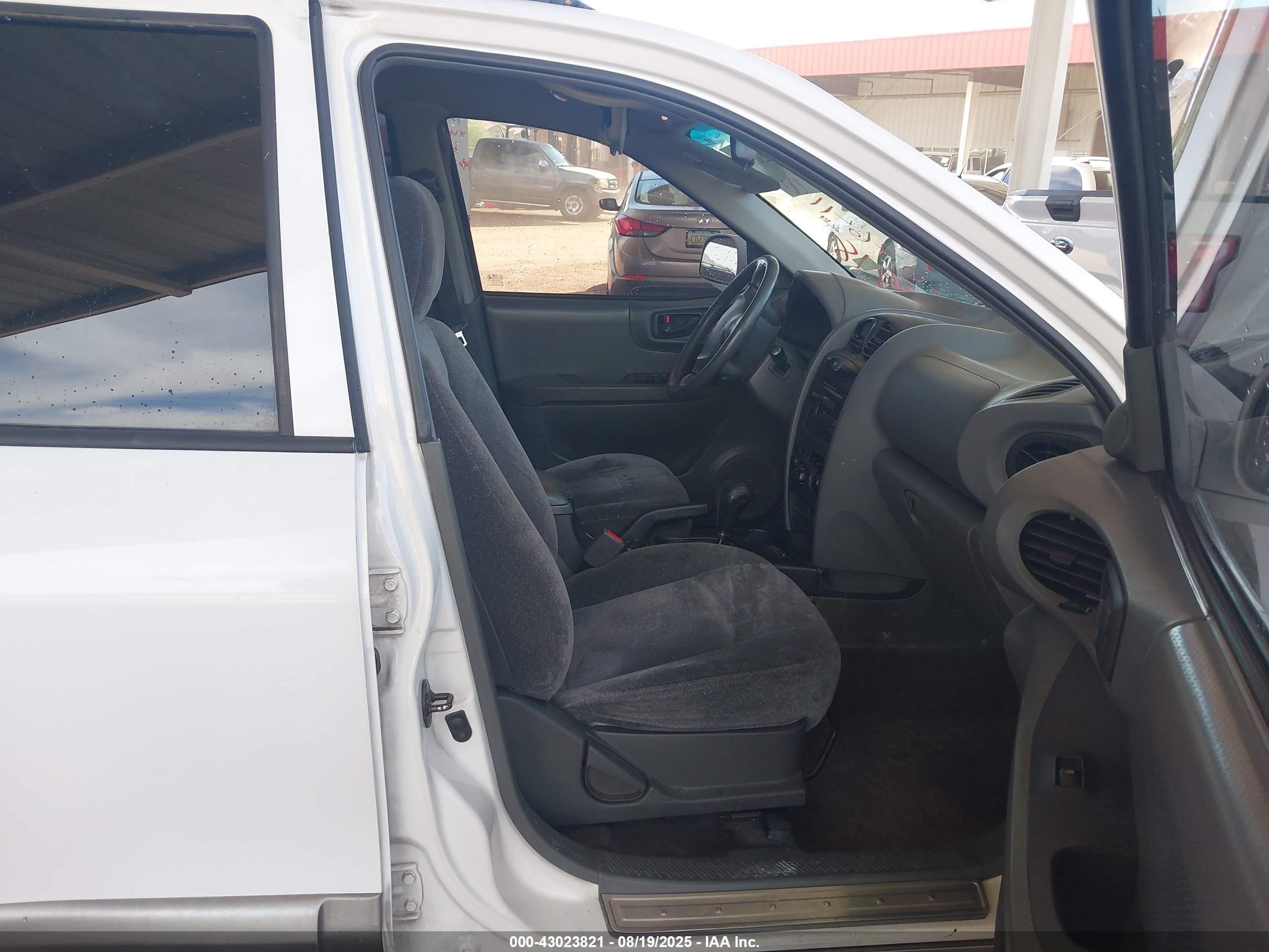2001 Hyundai Santa Fe   White vin: KM8SC83D21U076418
