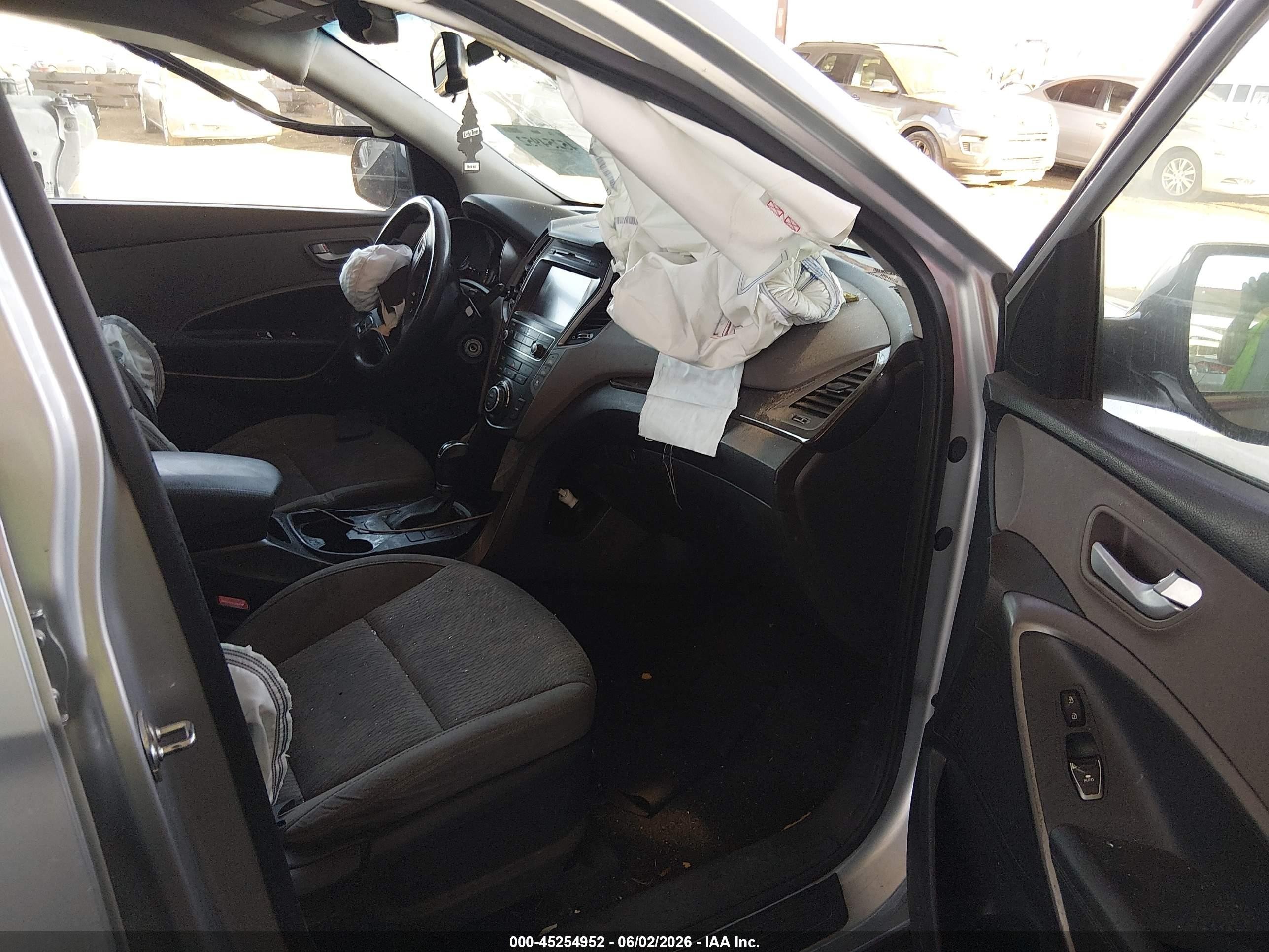 2018 Hyundai Santa Fe Se Silver vin: KM8SM4HF1JU270843