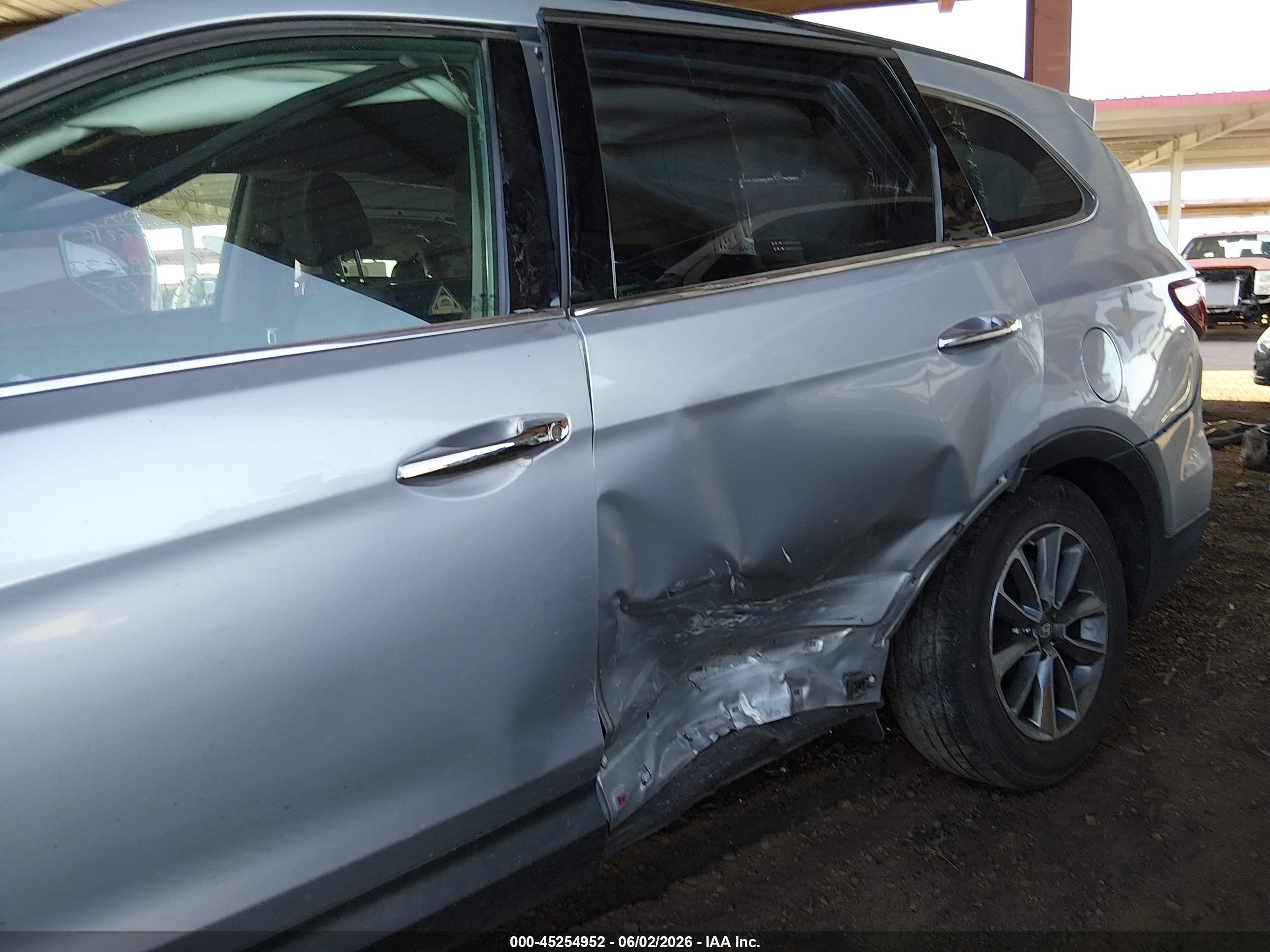 2018 Hyundai Santa Fe Se Silver vin: KM8SM4HF1JU270843