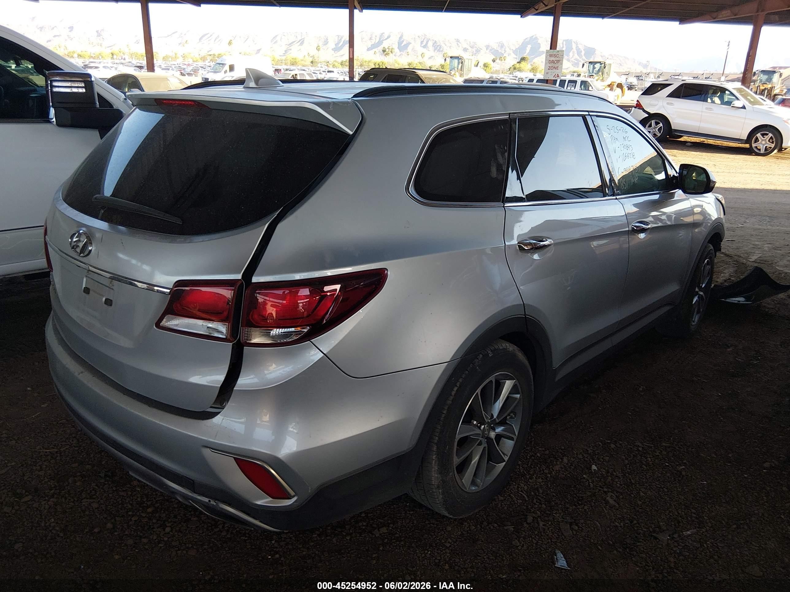 2018 Hyundai Santa Fe Se Silver vin: KM8SM4HF1JU270843