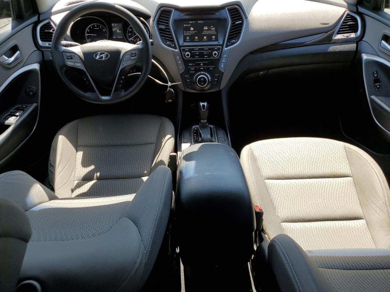 2017 Hyundai Santa Fe Se Silver vin: KM8SM4HF2HU233987