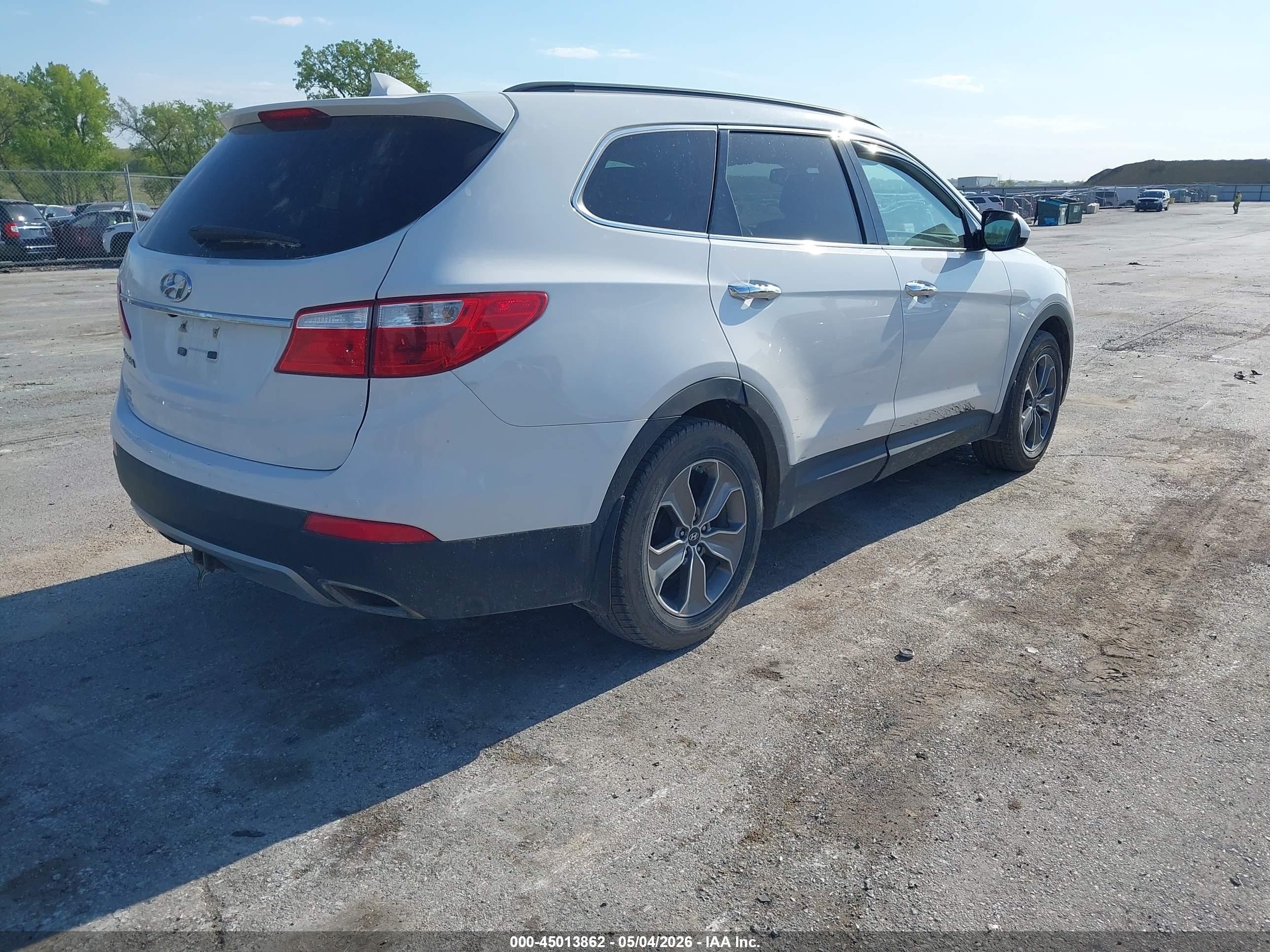2016 Hyundai Santa Fe Se White vin: KM8SM4HF4GU155713