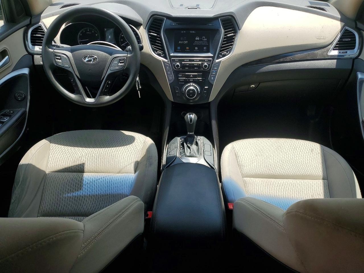 2017 Hyundai Santa Fe Se White vin: KM8SM4HF4HU235627
