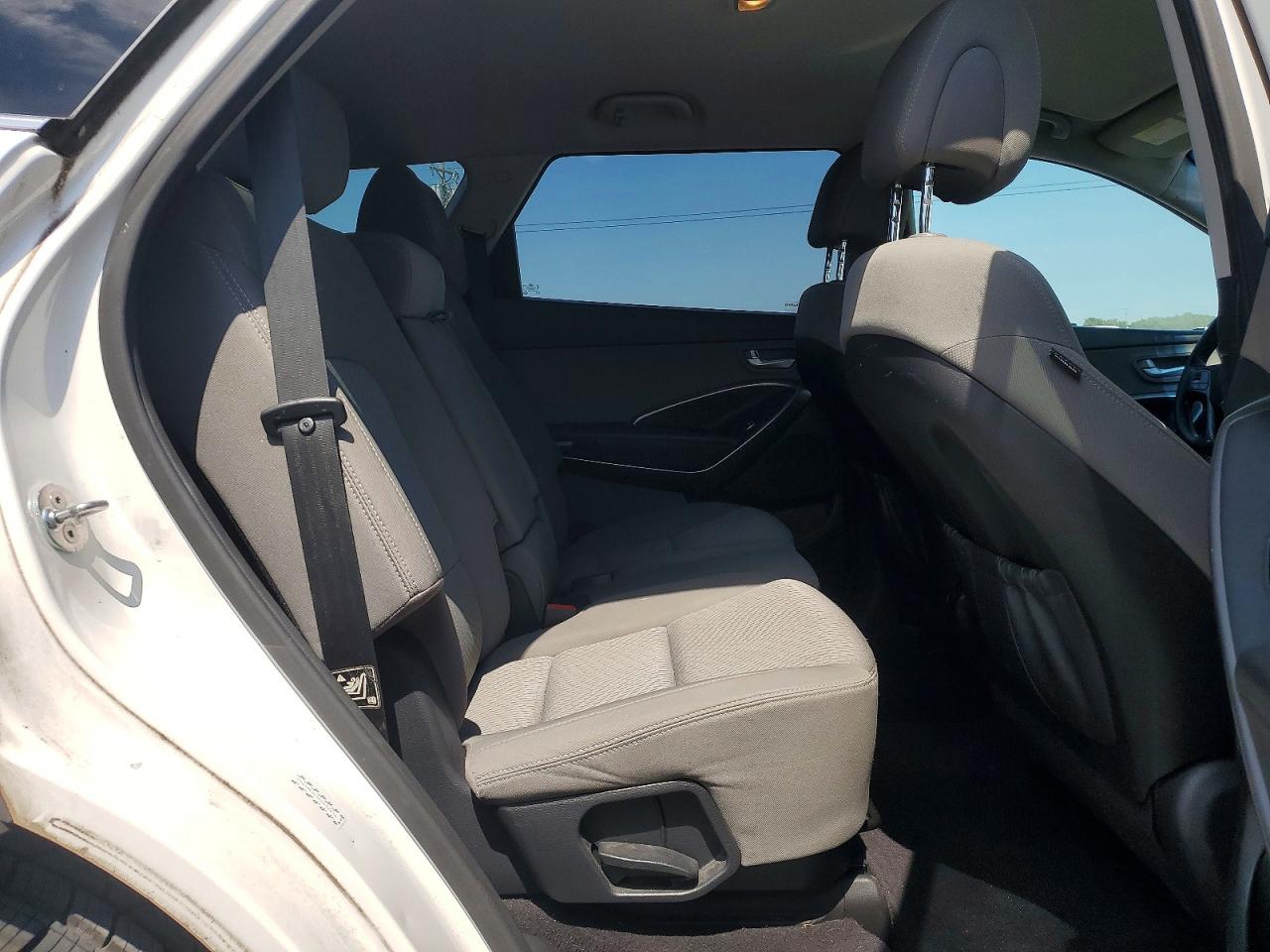 2017 Hyundai Santa Fe Se White vin: KM8SM4HF5HU232414