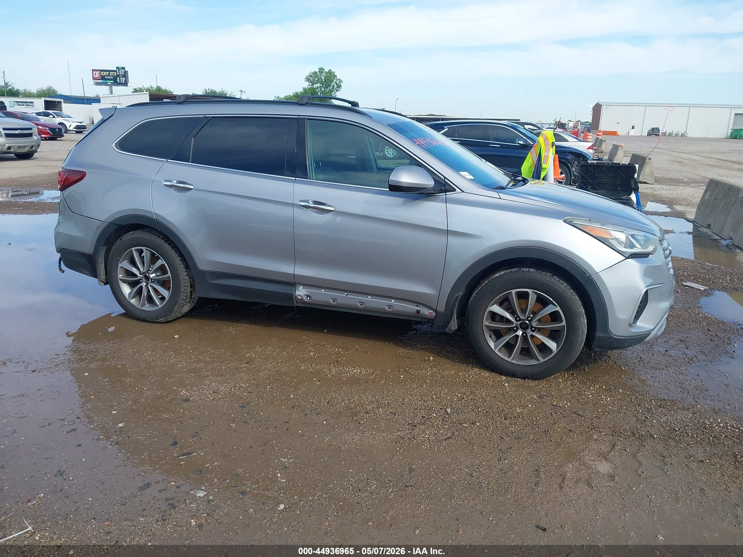 2017 Hyundai Santa Fe Se Gray vin: KM8SM4HF6HU185796