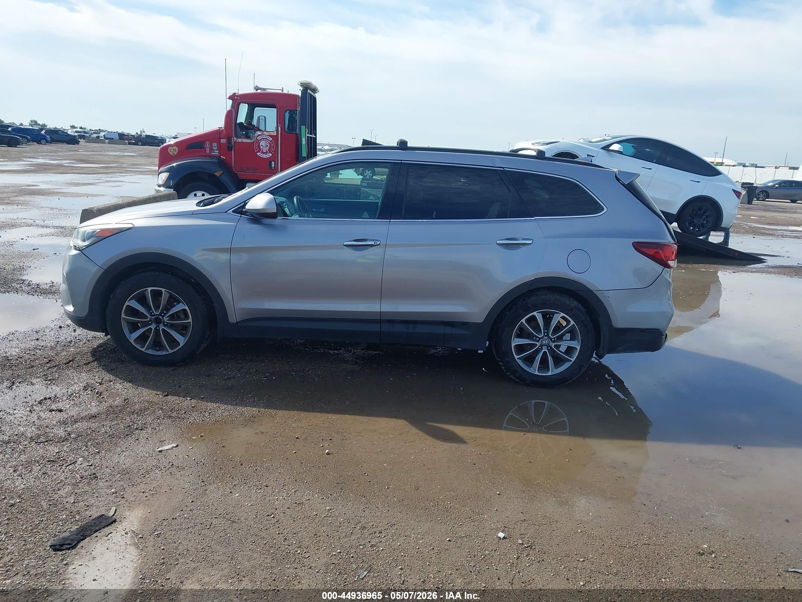 2017 Hyundai Santa Fe Se Gray vin: KM8SM4HF6HU185796
